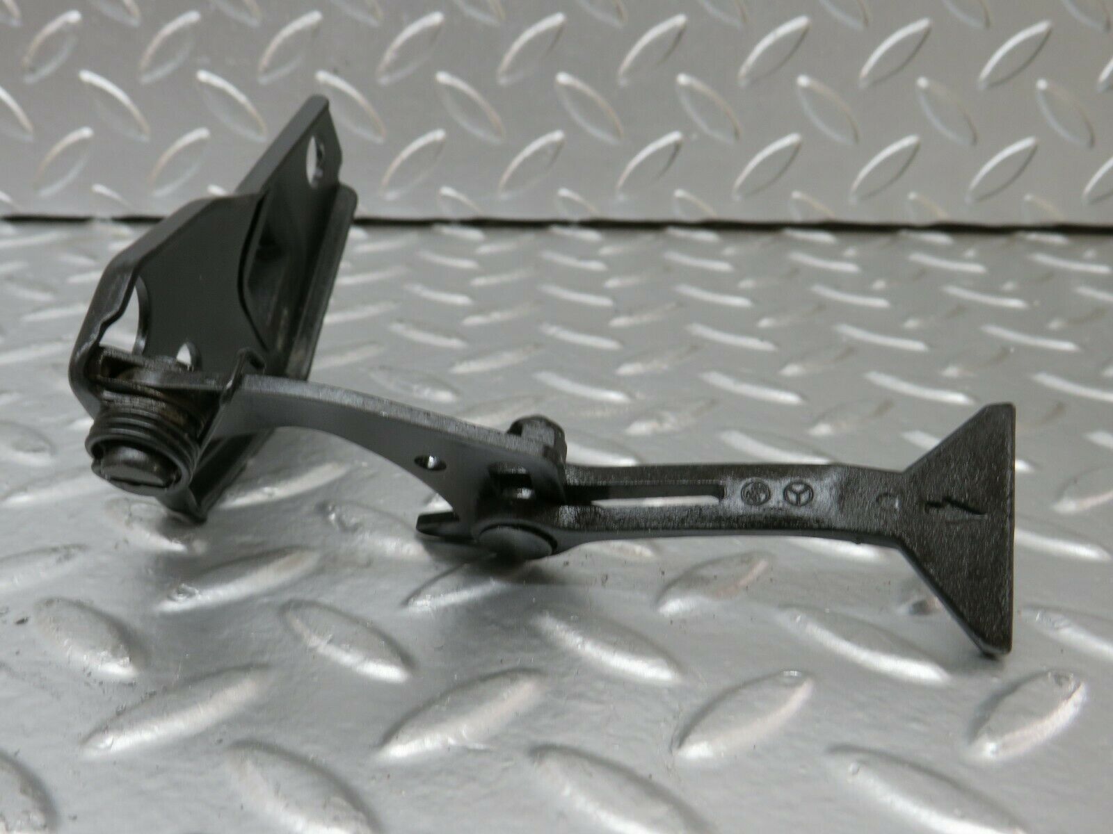 24338 Mercedes-Benz S124 220TE Wagon Bonnet Release Latch 1248800360