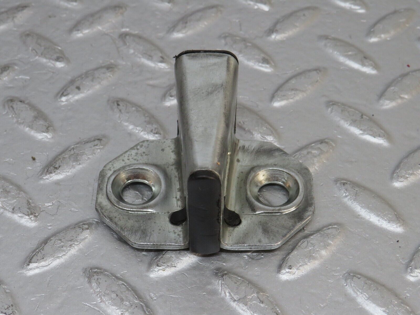 33372 Mercedes-Benz W202 C180 Door Lock Latch