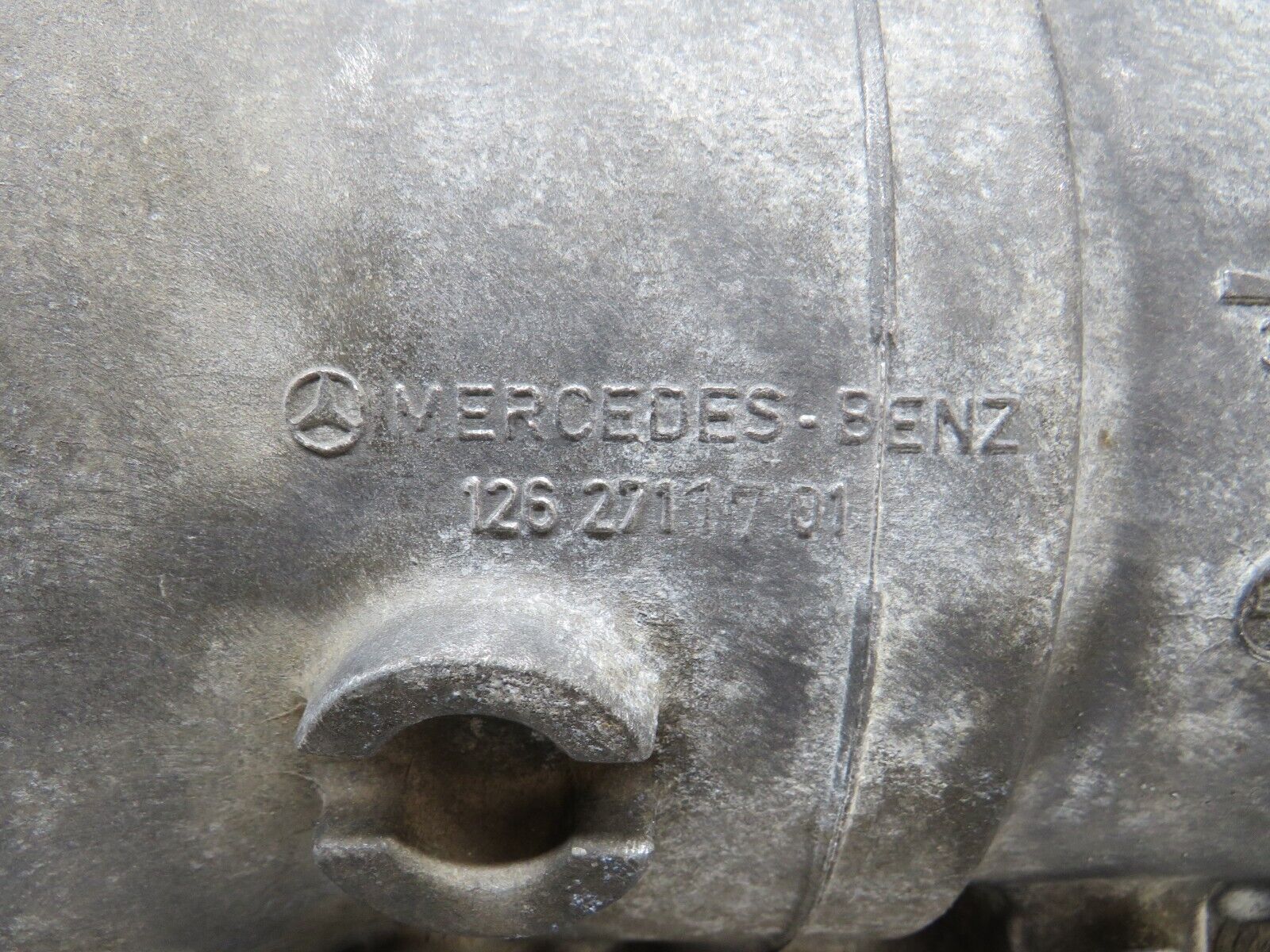 34581 Mercedes-Benz C126 380SEC Automatic Gearbox Housing 1262711701 126270360
