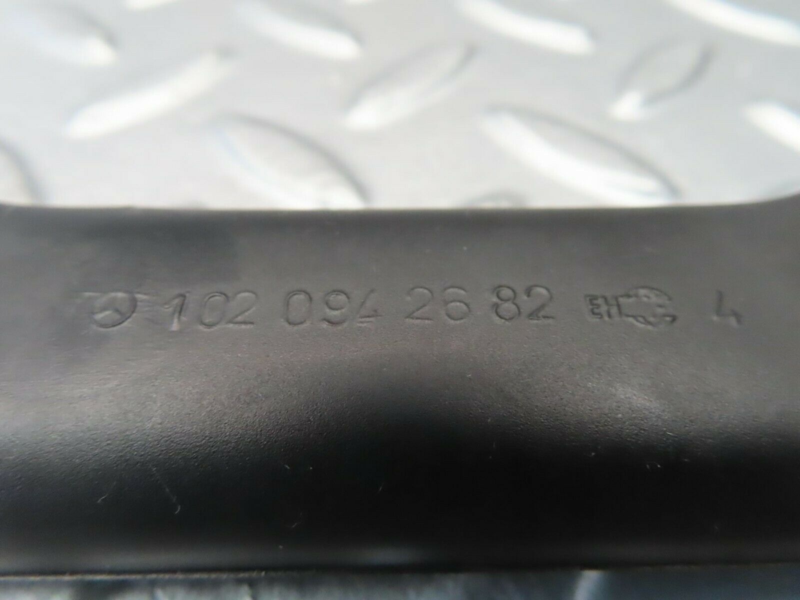 11450 Mercedes-Benz C123 230CE Coupe Crankcase Breather Pipe 1020942682