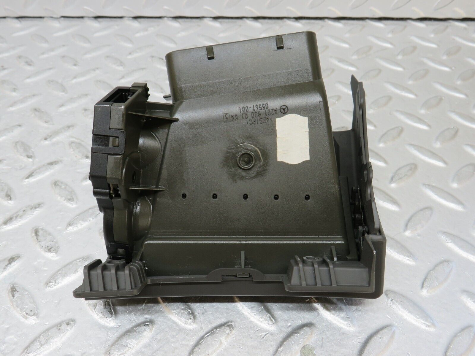 35192 Mercedes-Benz W221 Dash Air Vent Left Side 2218300154