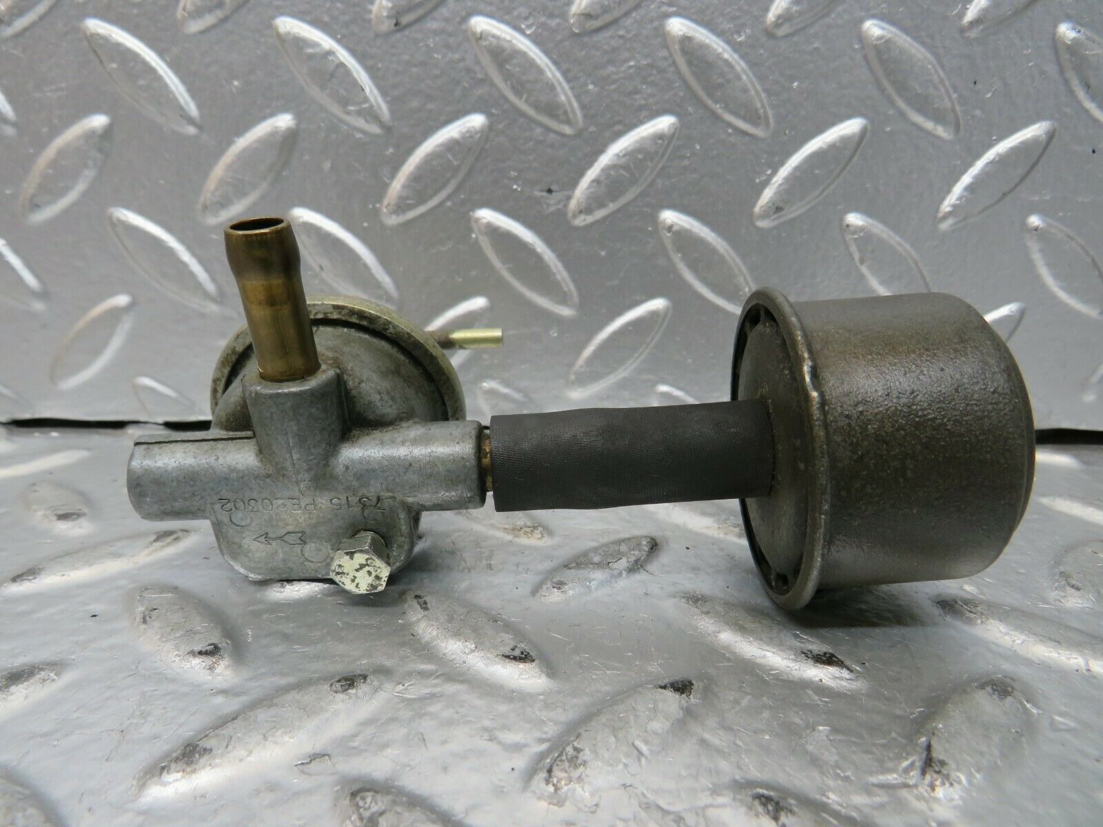 23400 Mercedes-Benz W116 350SE Fuel Valve With Air Filter 0090949202 pe20302