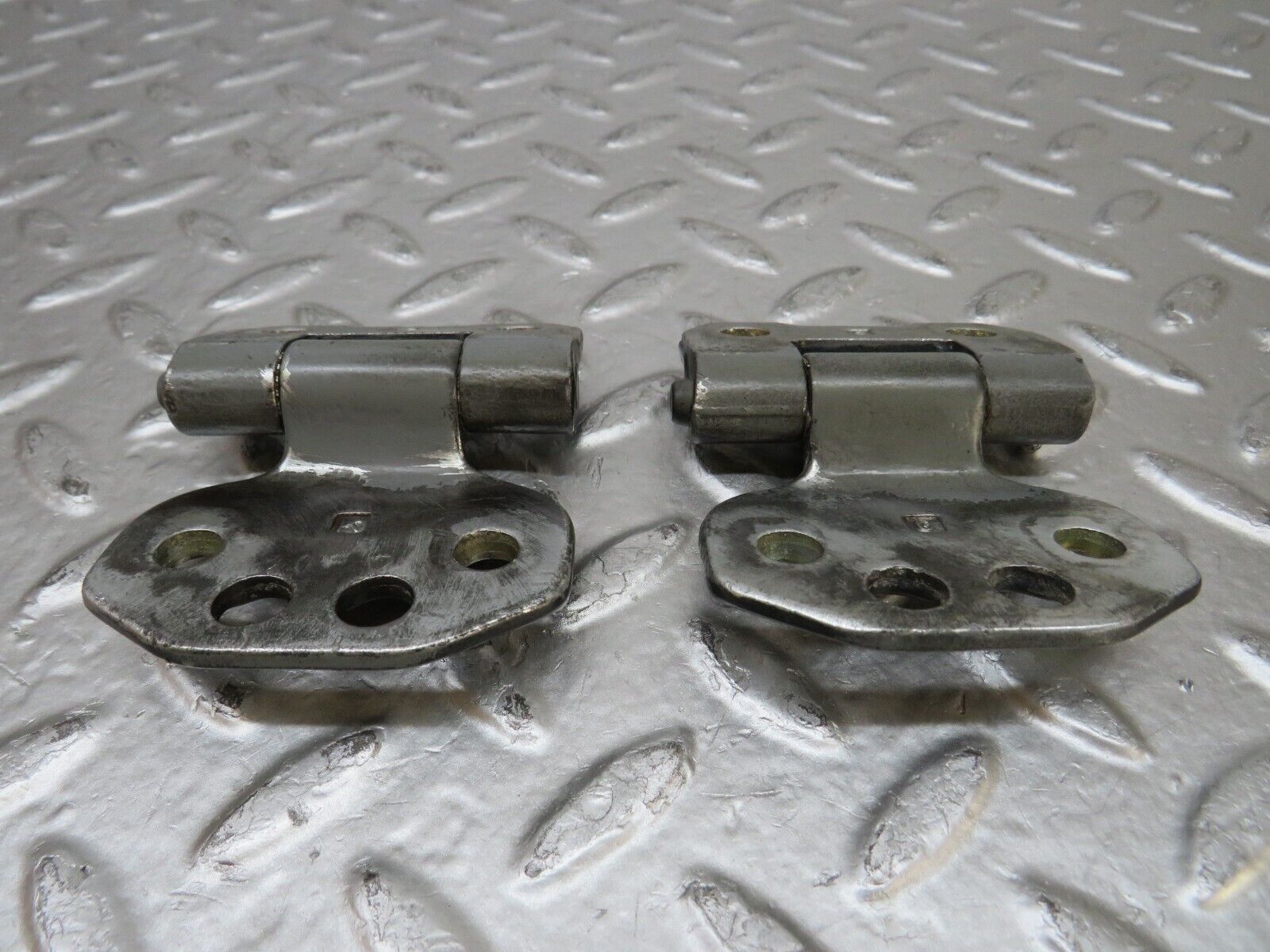 26701 Mercedes-Benz C124 220CE Coupe Left Door Hinge Pair