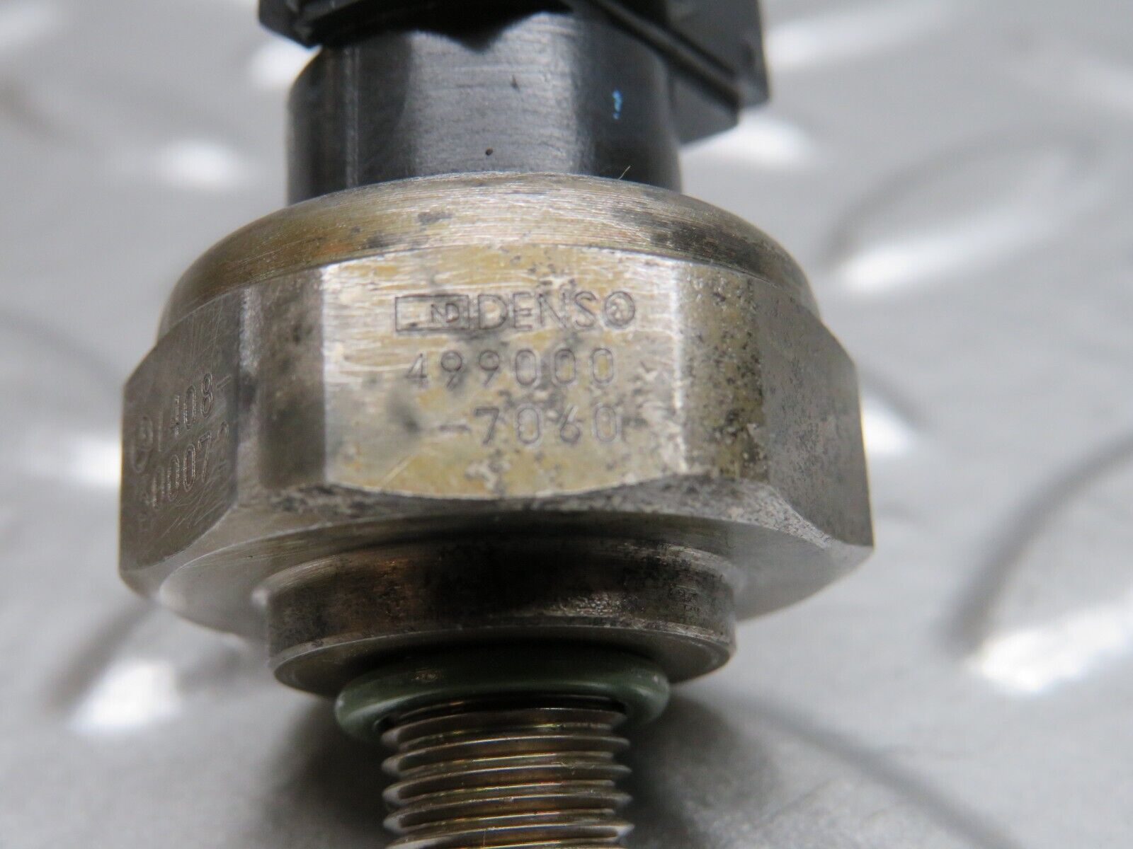 24695 Mercedes-Benz W140 S320 A/C Pressure Switch 1408300072