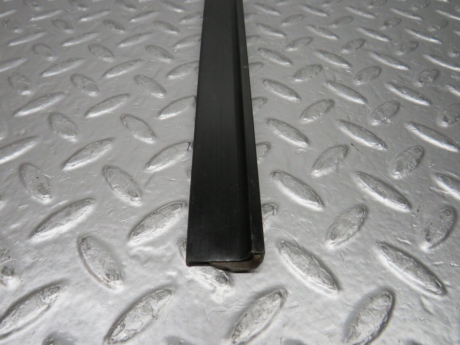 0096 Mercedes-Benz W116 350SE Seat Belt Runner Right