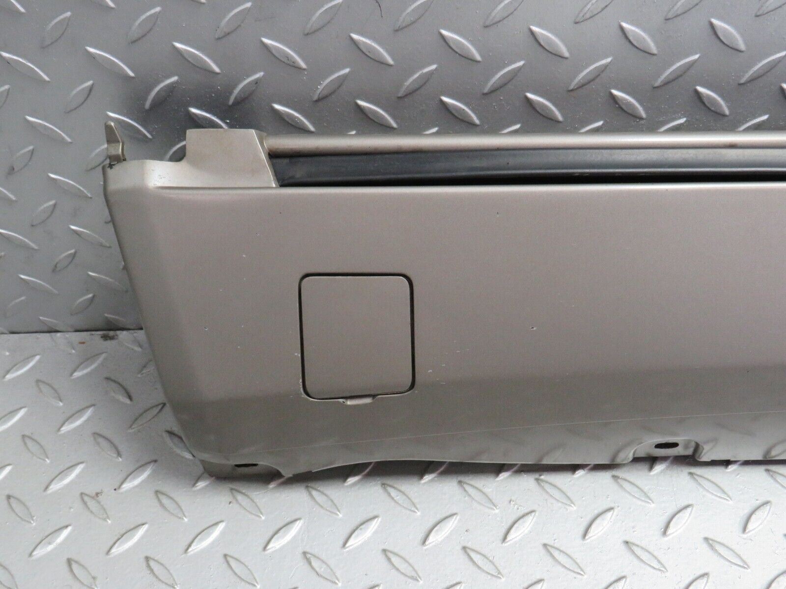 36606 Mercedes-Benz W201 190E 2.0L Side Skirt Left 2016906340 2016981030 2016981230