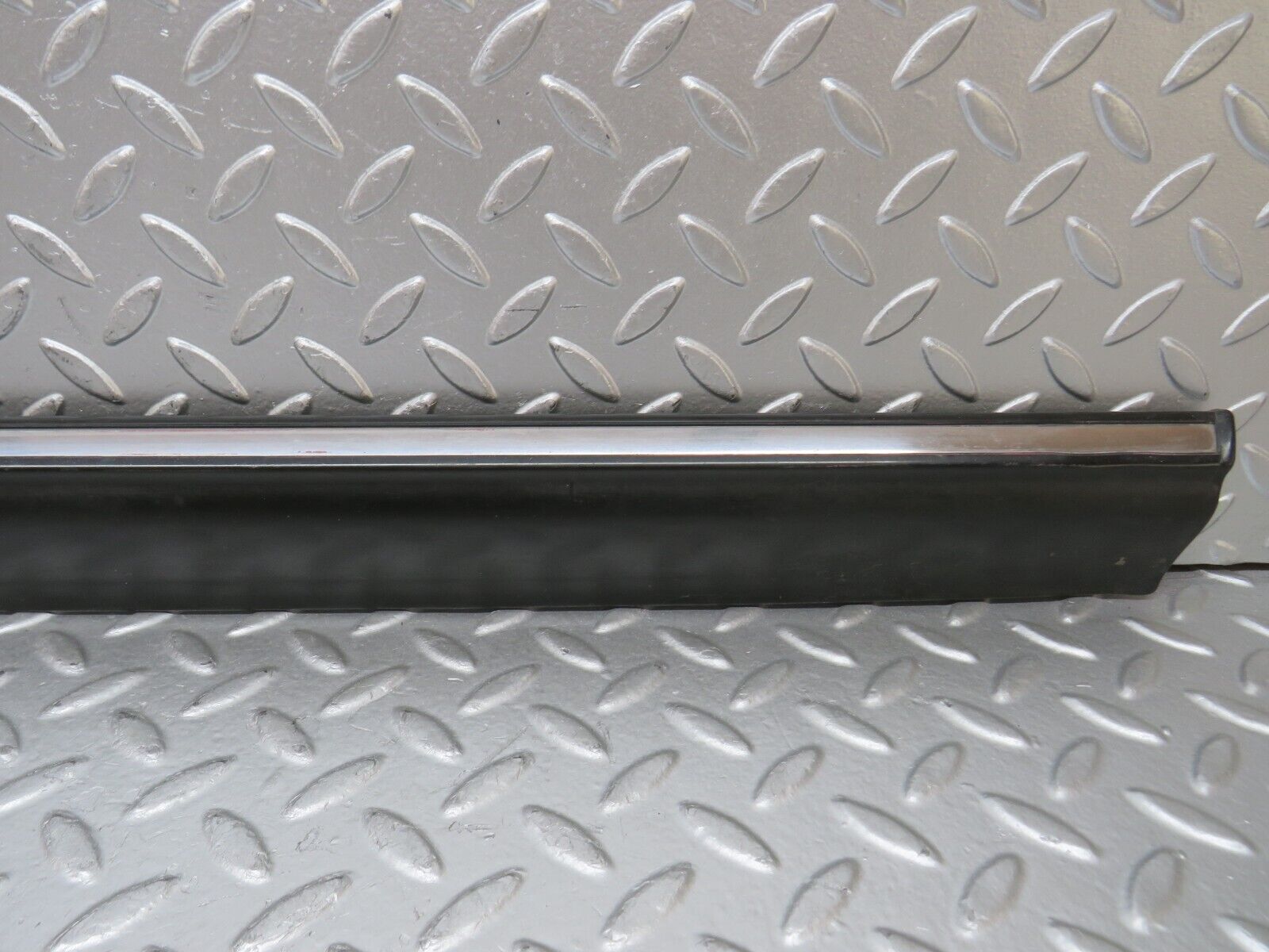 27898 Mercedes-Benz W123 280E Front Right Door Lower Moulding Trim