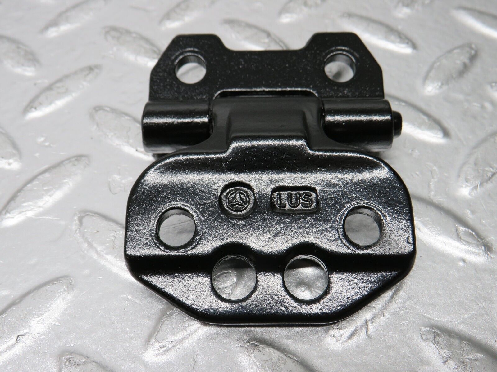 30392 Mercedes-Benz W124 230E Left Door Hinge Pair