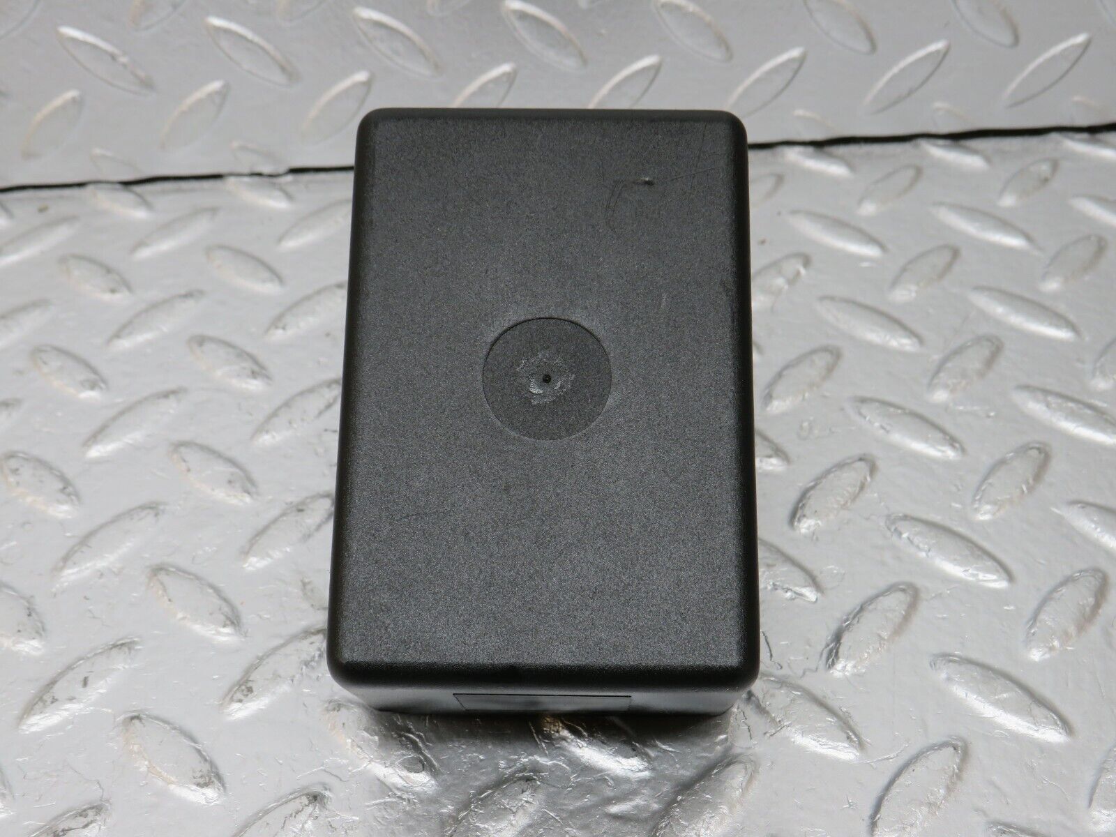 33703 Mercedes-Benz W201 190E 2.0L Relay Box Cover 2015450103