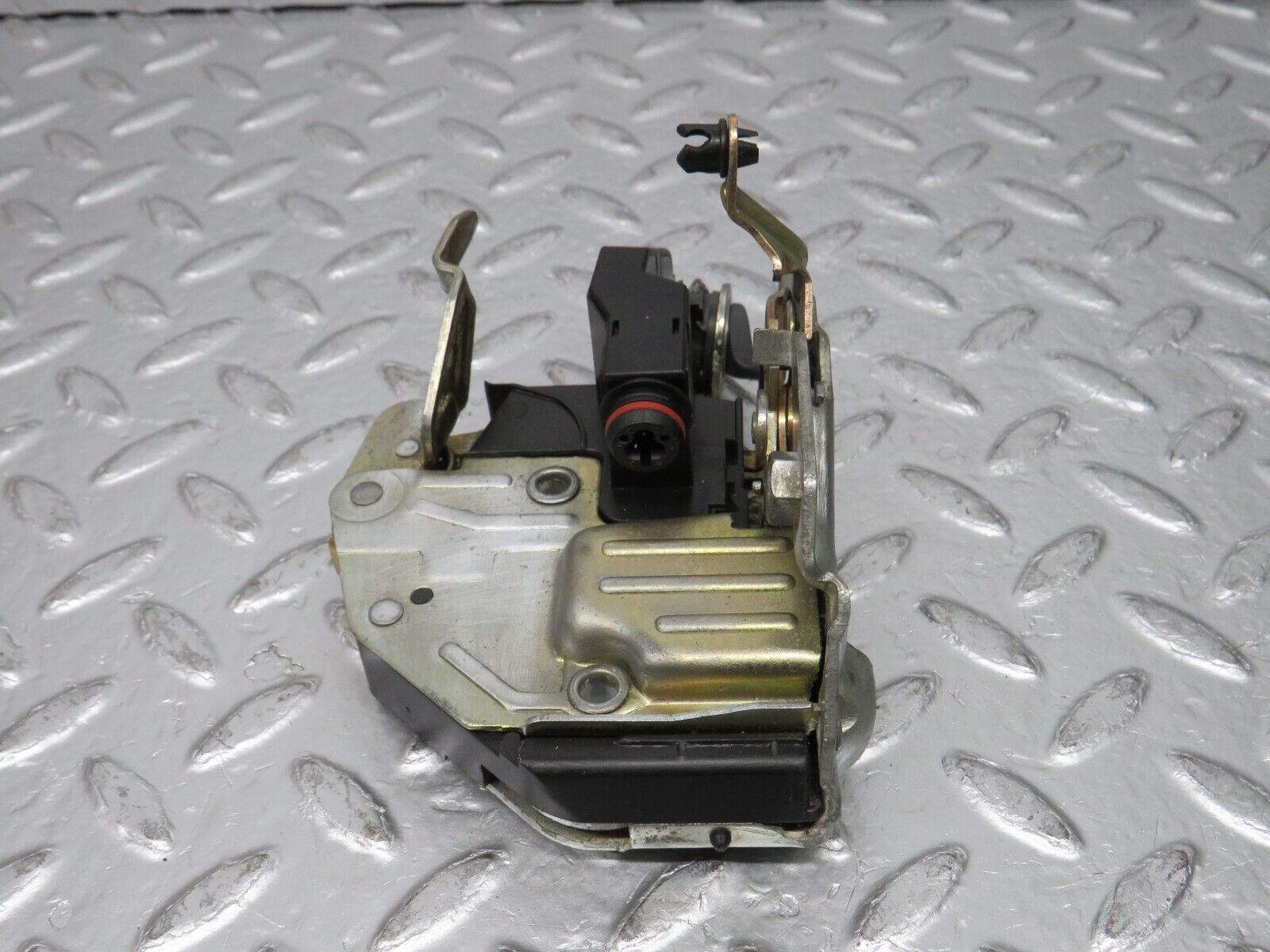 31391 Mercedes-Benz S124 220TE Wagon Front Right Door Lock Mechanism