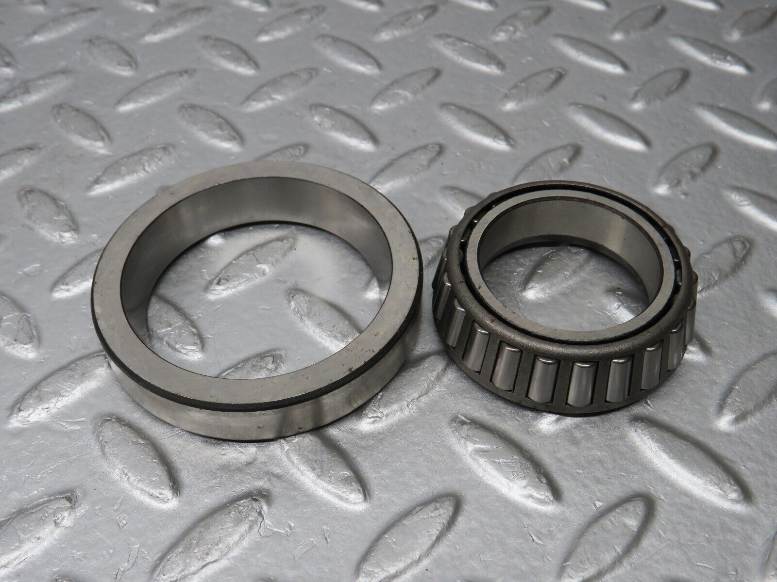 38201 Mercedes-Benz Tapered Roller Bearing TIMKEN JLM300816 New 1249800102