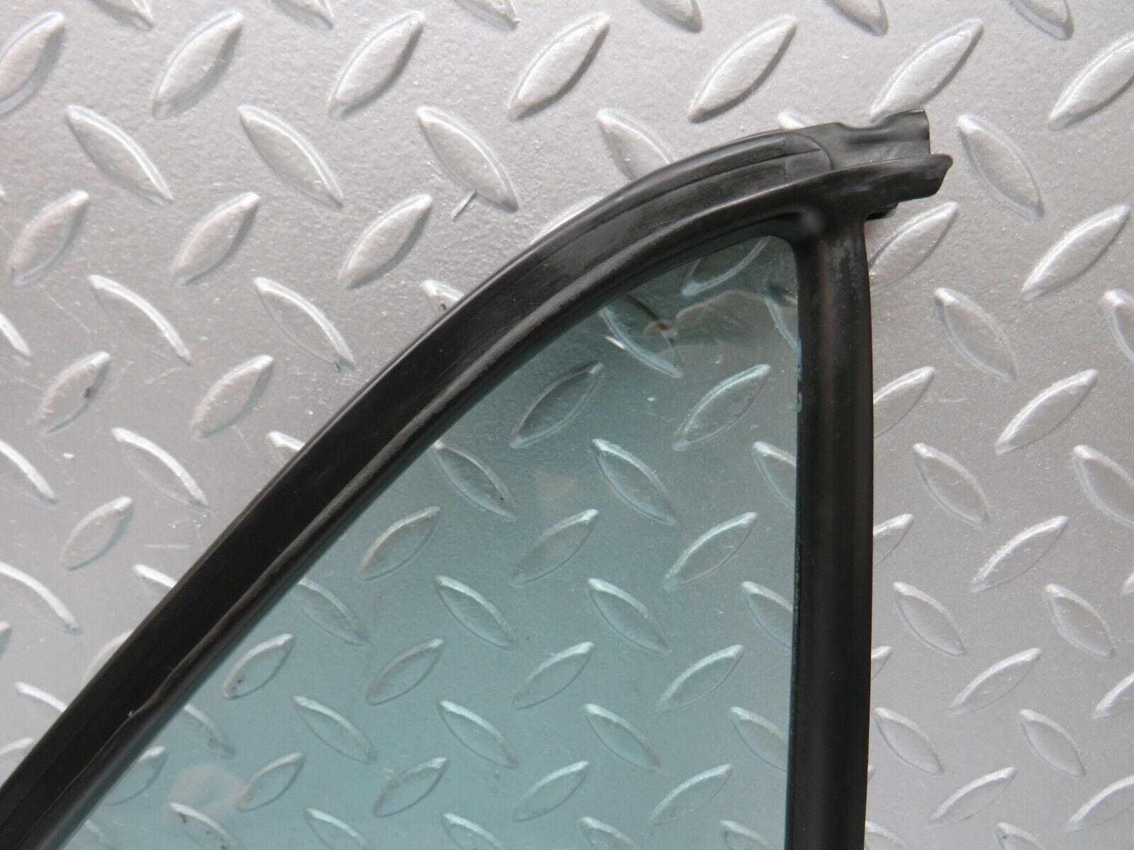 32036 Mercedes-Benz W123 230E Rear Right Quarter Window Glass