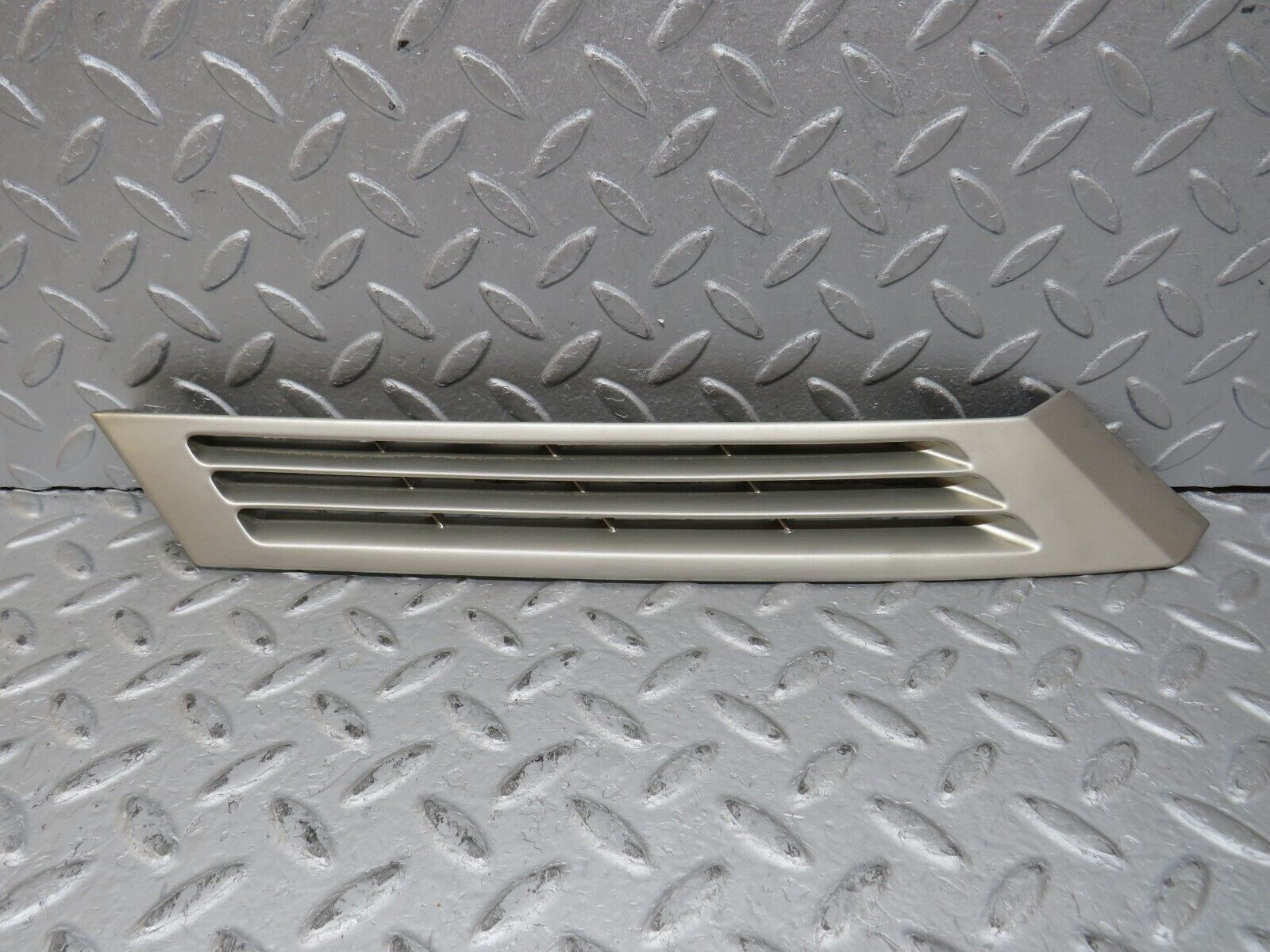 36500 Mercedes-Benz W201 190E 2.0L C Pillar Exterior Cover Left Side 2016980189