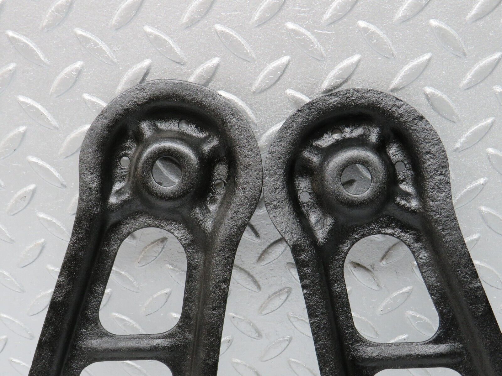 40543 Mercedes-Benz W123 300D Rear Suspension Axle Mounting Bracket