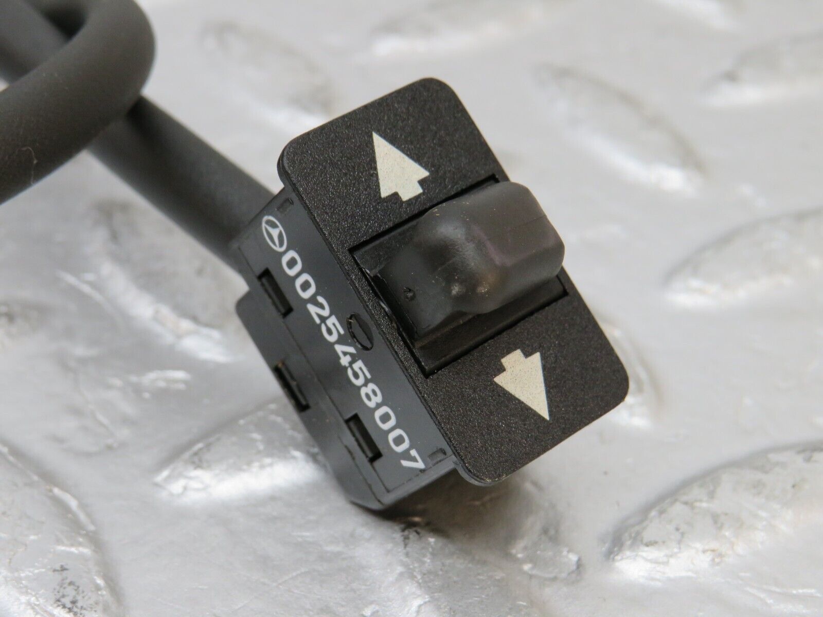 37978 Mercedes-Benz A124 320E Cabriolet Steering Column Adjustment Switch 0025458007