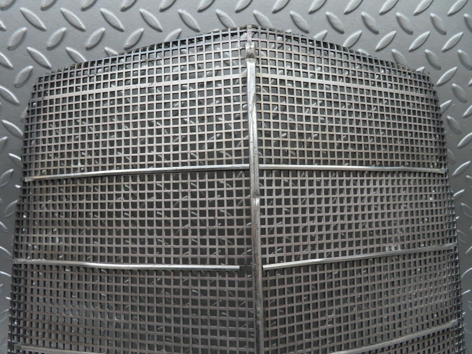 19798 Mercedes-Benz W121 190b Ponton Bonnet Grill