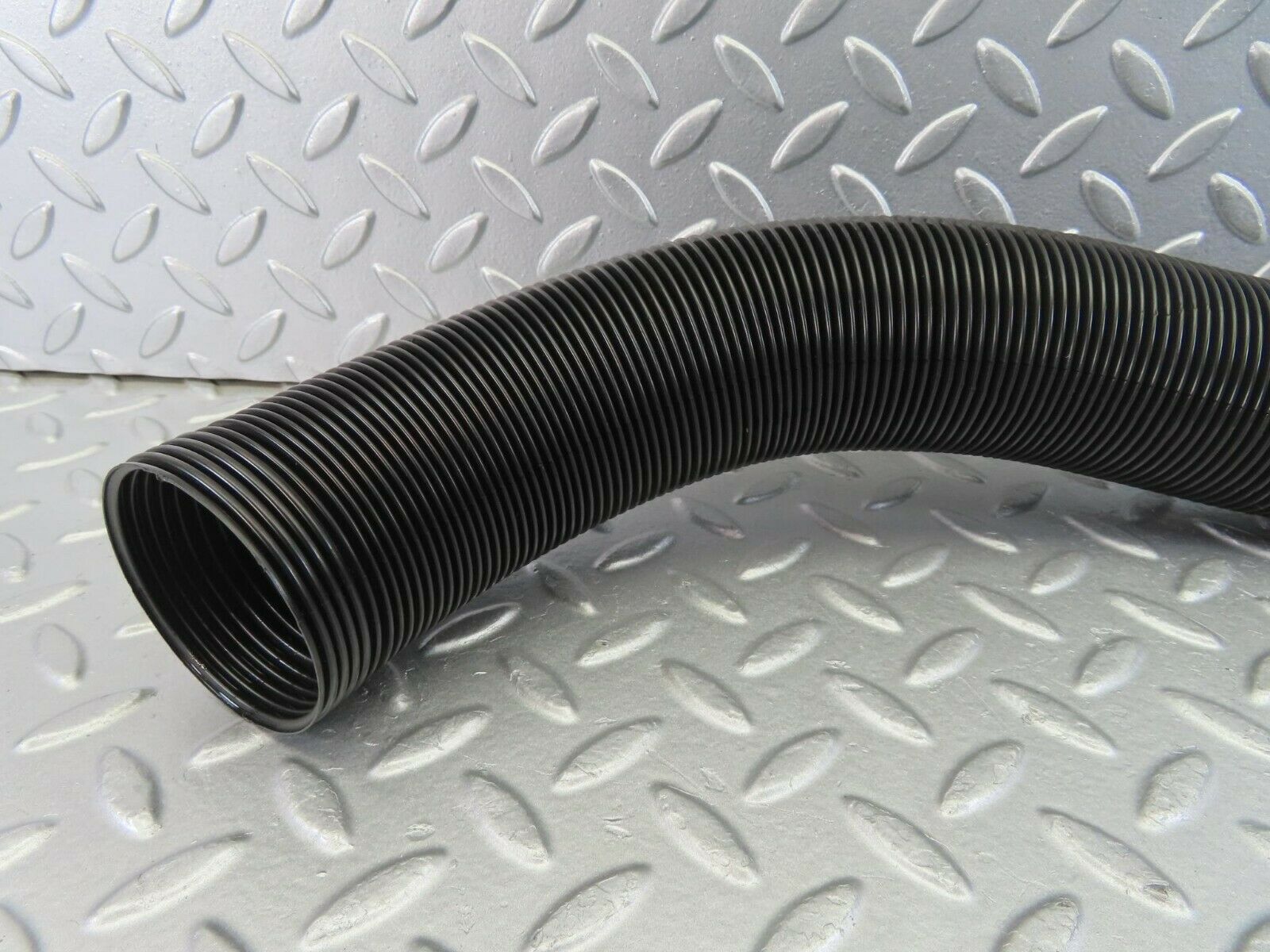 10049 Mercedes-Benz C123 230CE Coupe Air Duct Pipe Hose