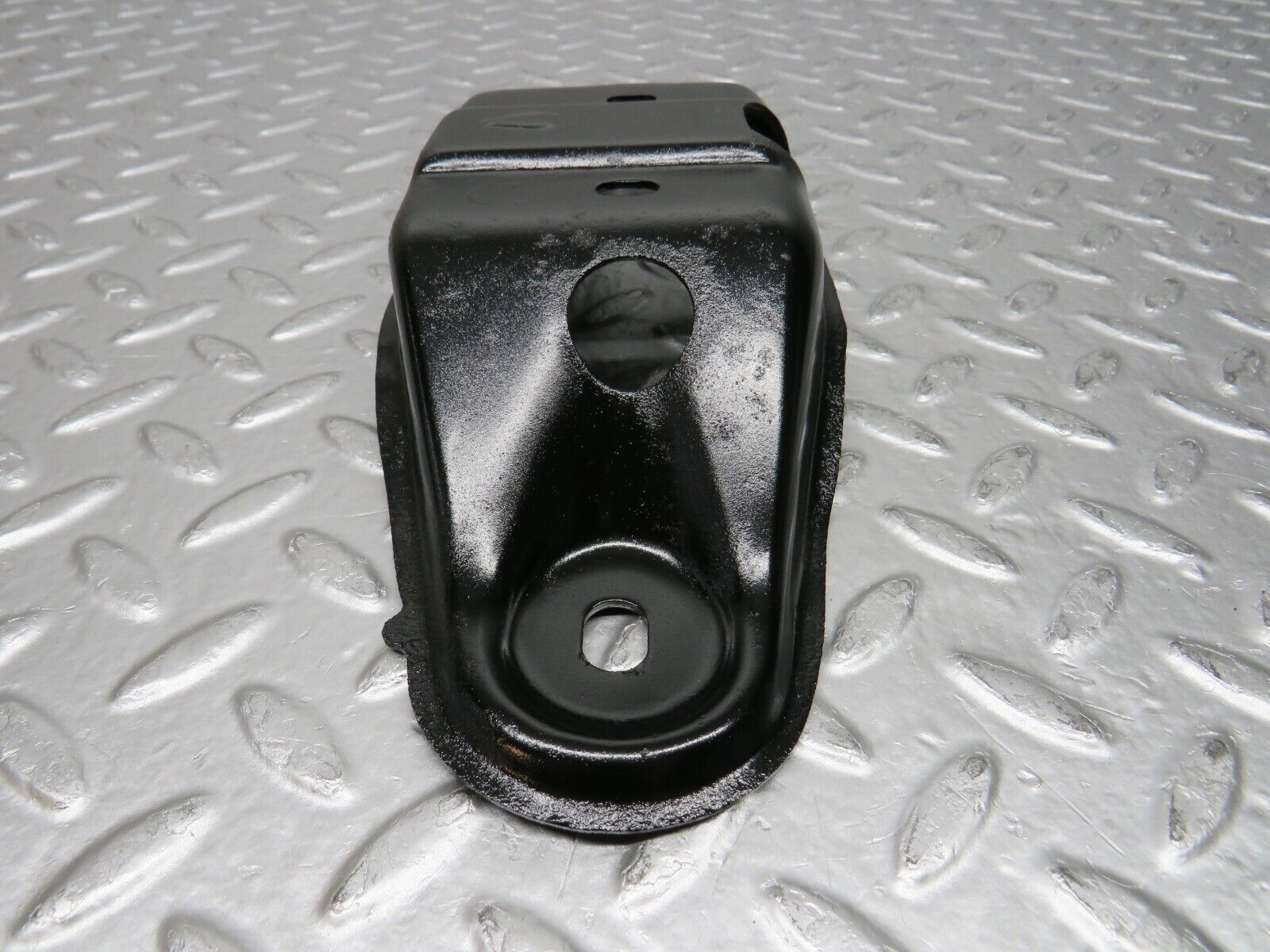 31672 Mercedes-Benz W201 190LE 1.8L Gearbox Mount Bracket