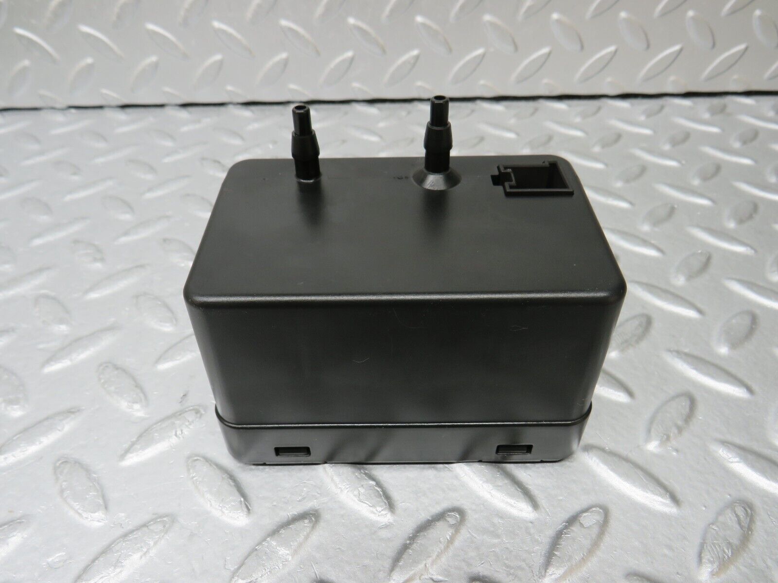 35221 Mercedes-Benz W221 Central Locking Pump 2218000248 2218000035 2218000018