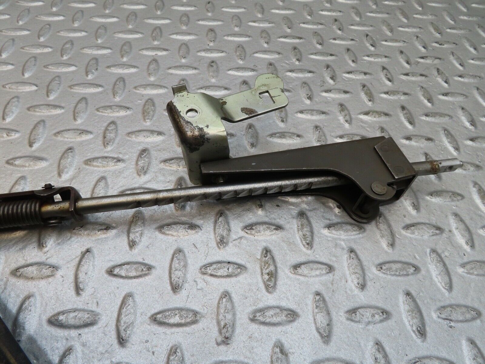 17036 Mercedes-Benz C123 280CE Coupe Handbrake Regulator