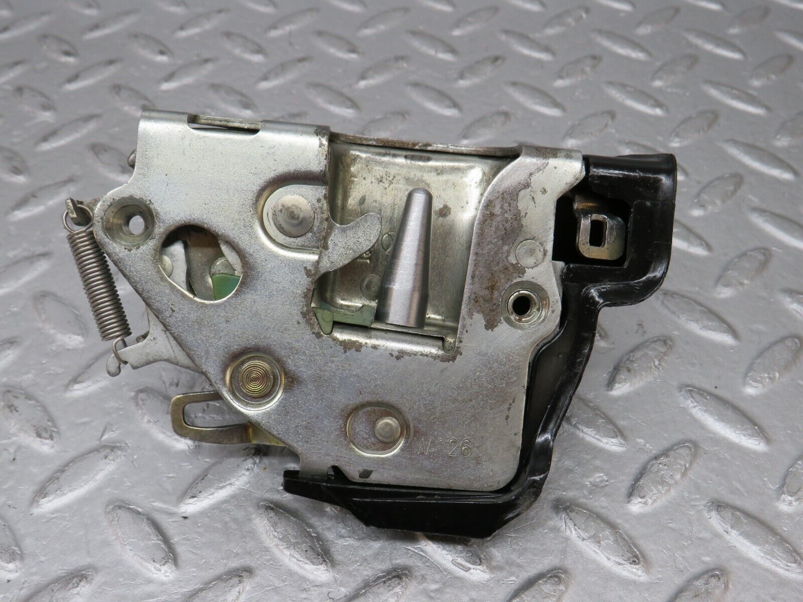 36043 Mercedes-Benz W126 420SE Rear Right Door Lock Mechanism 1237330208