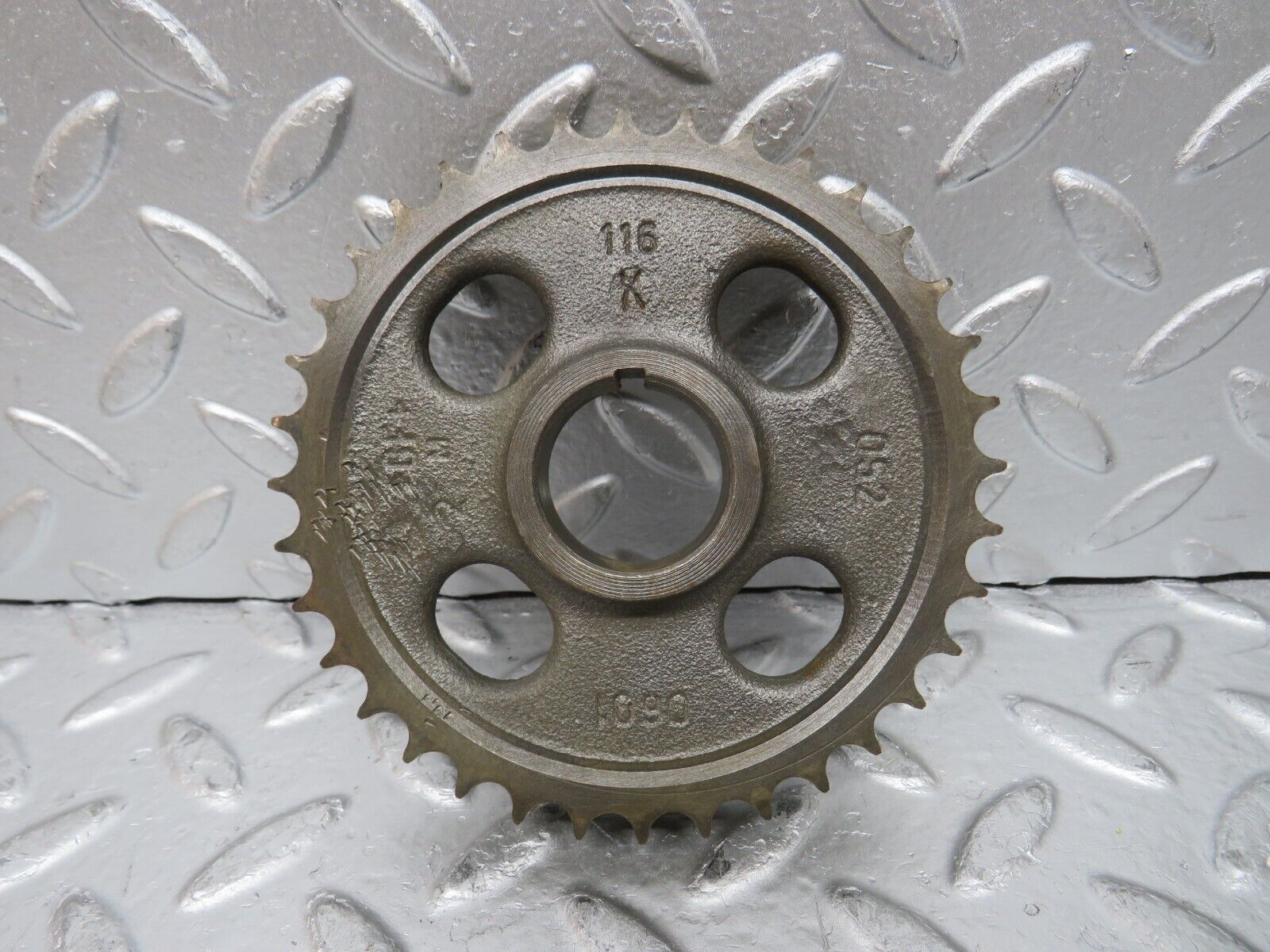 0020 Mercedes-Benz W116 350SE Camshaft Timing Gear 1160520601