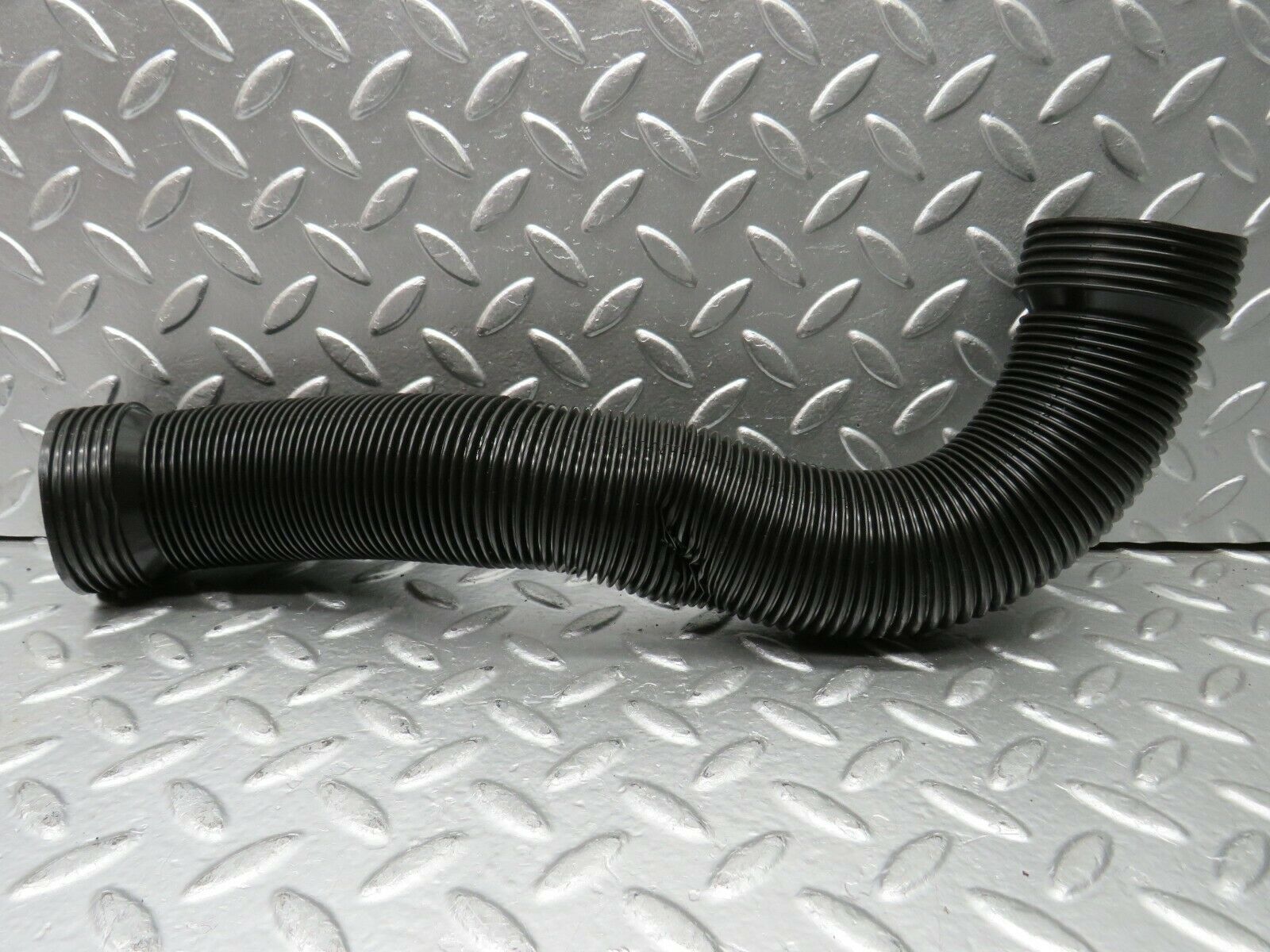 22690 Mercedes-Benz C107 450SLC Coupe Air Duct Pipe Hose