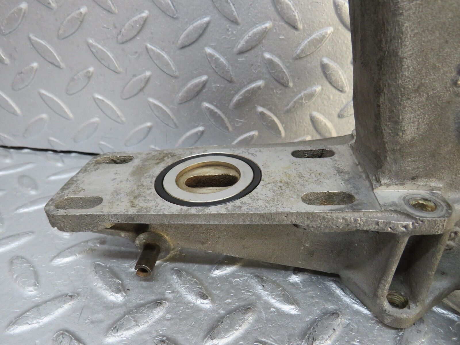 37589 Mercedes-Benz W109 300SEL Air Suspension Compressor Bracket 1161311335