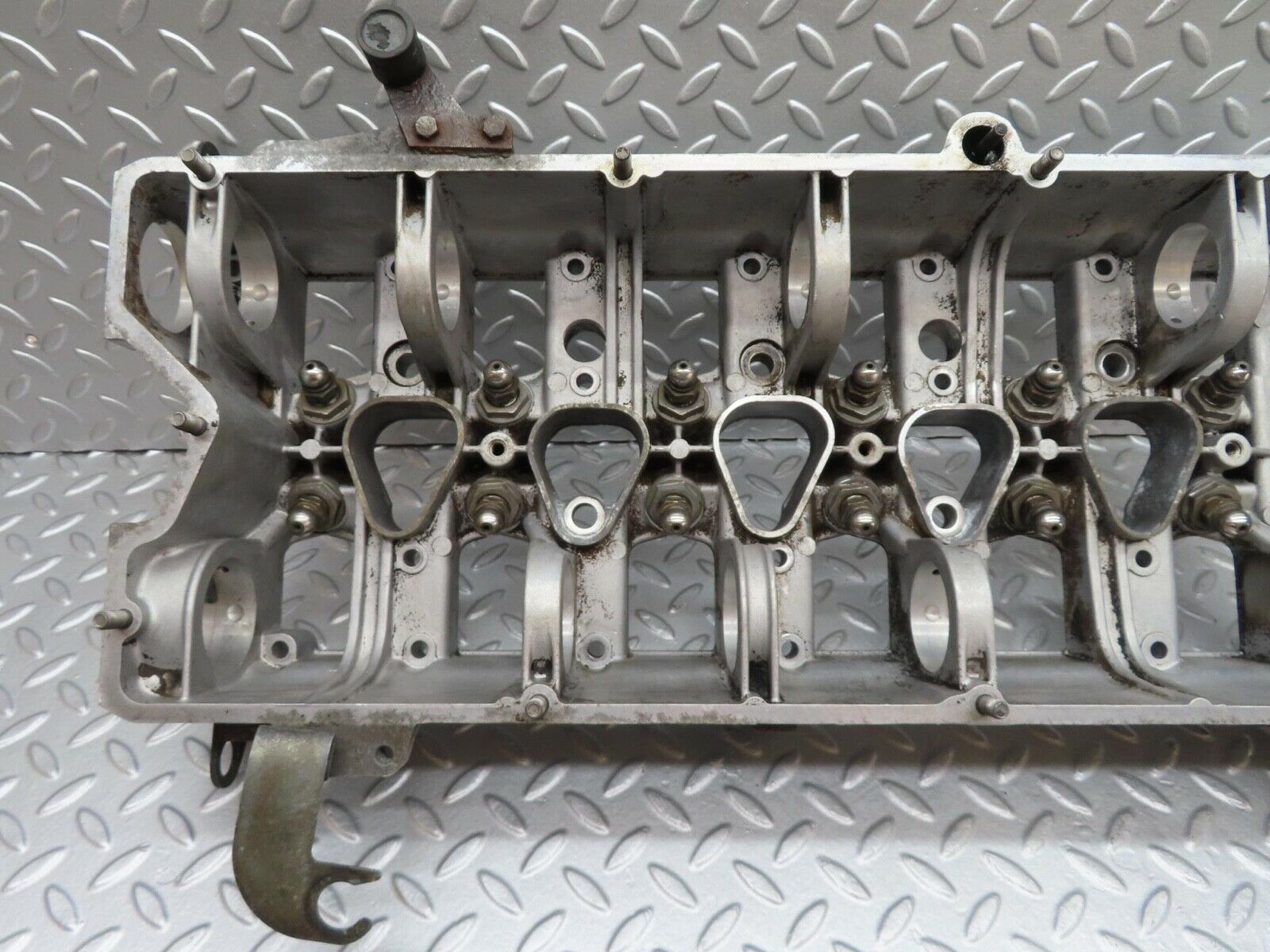 16071 Mercedes-Benz W123 280E Camshaft Bearing Casing 1100163304