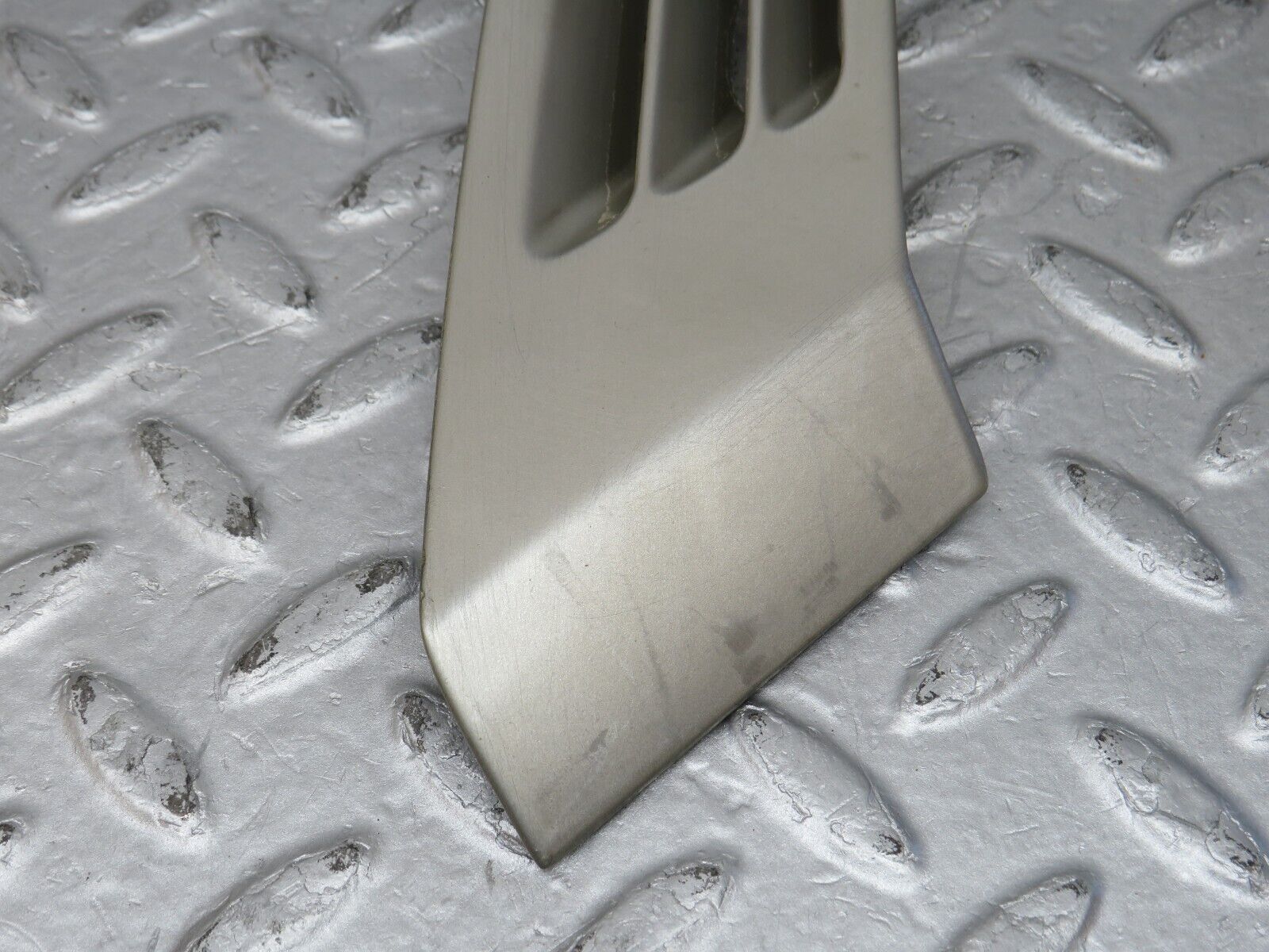 36500 Mercedes-Benz W201 190E 2.0L C Pillar Exterior Cover Left Side 2016980189