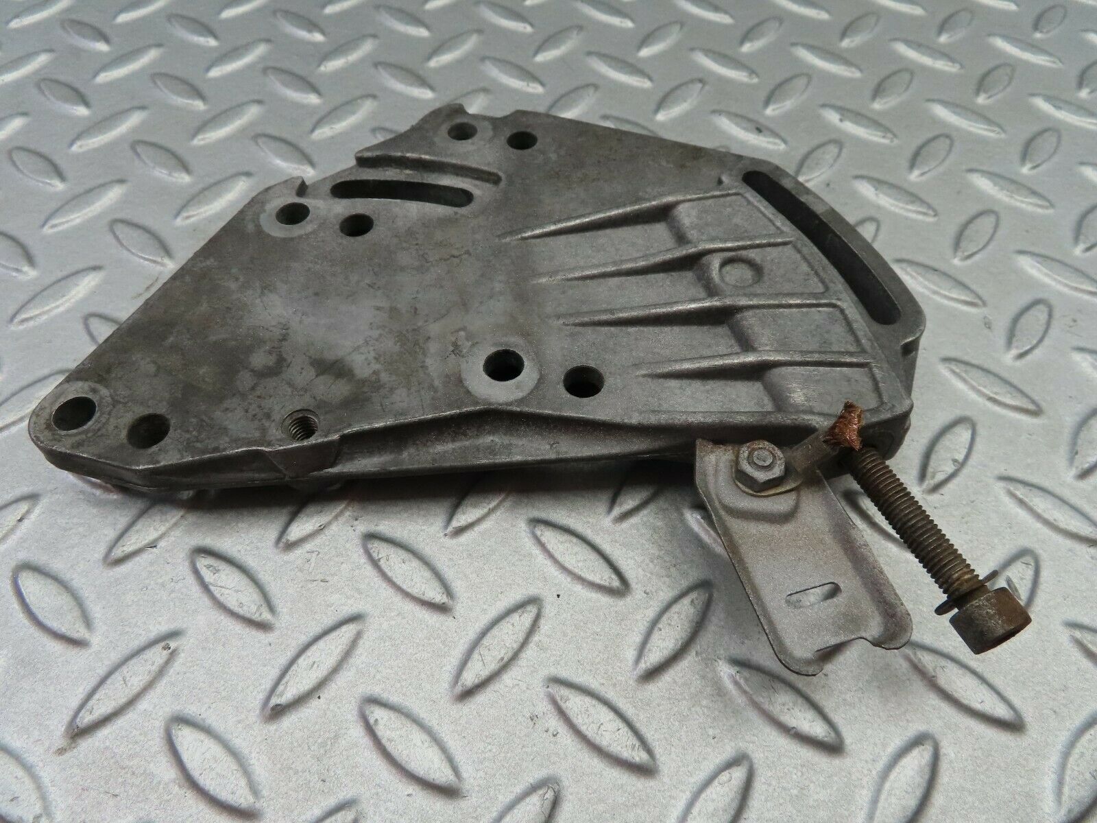 6317 Mercedes-Benz W126 380SE Power Steering Pump Bracket 1174661241