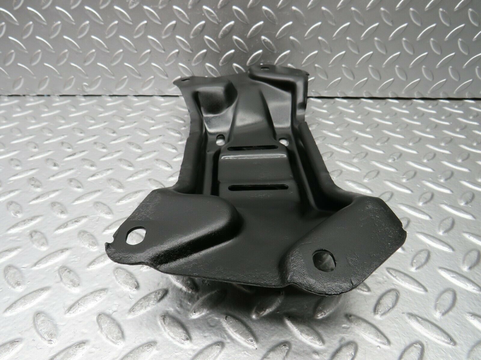 23057 Mercedes-Benz C123 230CE Coupe Gearbox Mount Bracket Holder