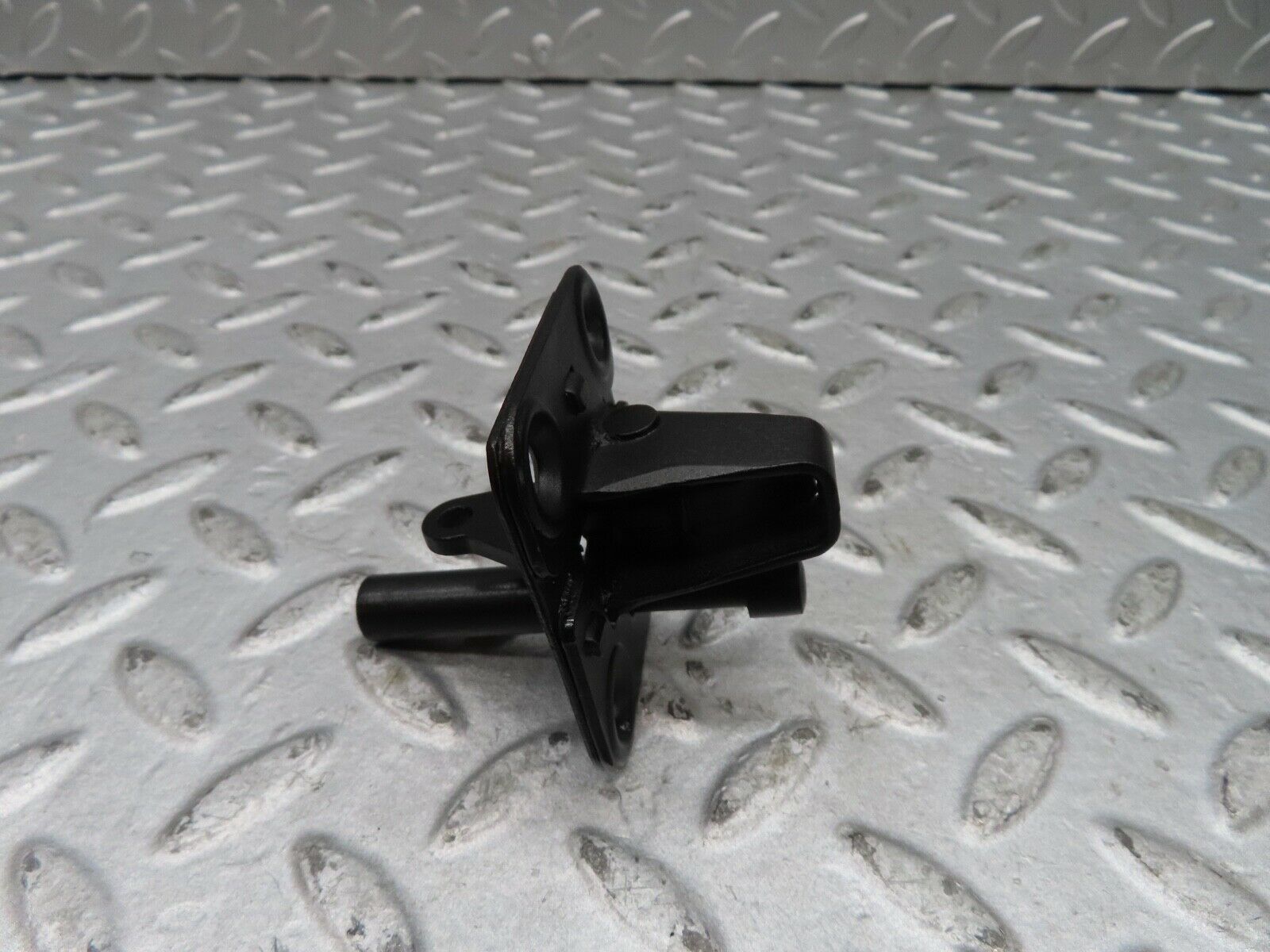 17059 Mercedes-Benz C123 280CE Coupe Bonnet Lock Catch