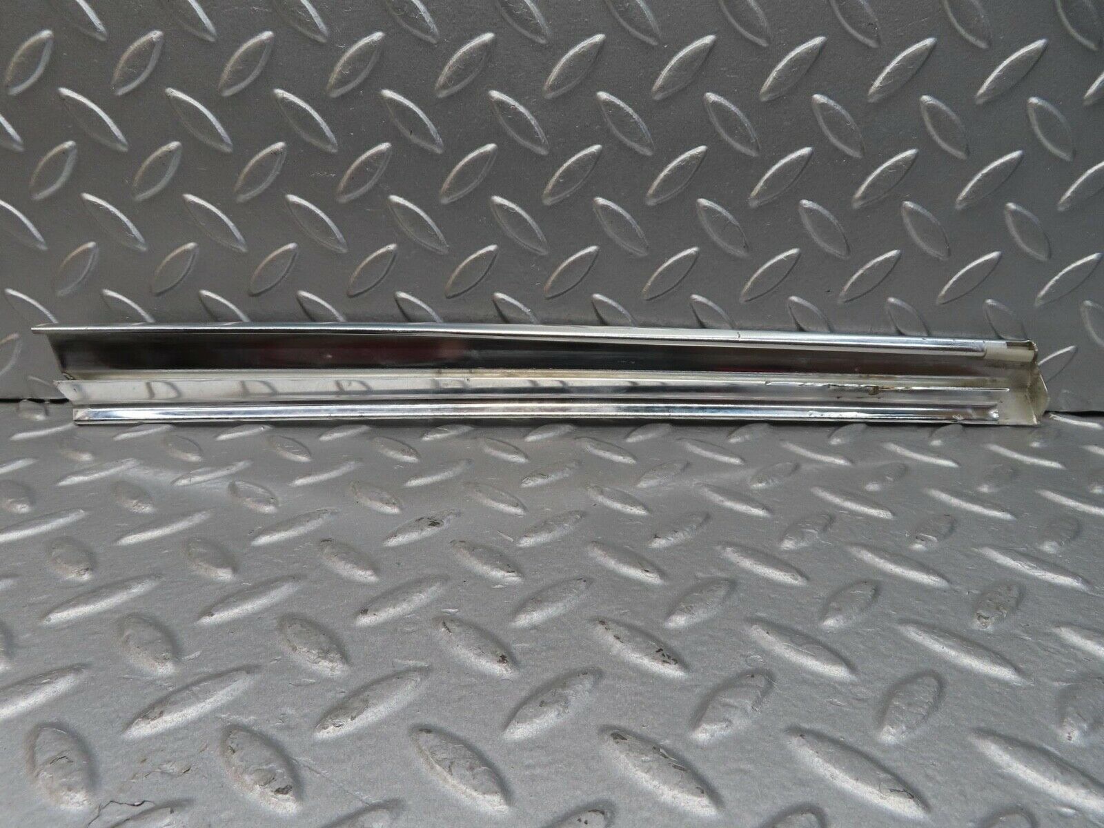 14115 Mercedes-Benz C107 280SLC Rear Right Quarter Window Chrome Trim