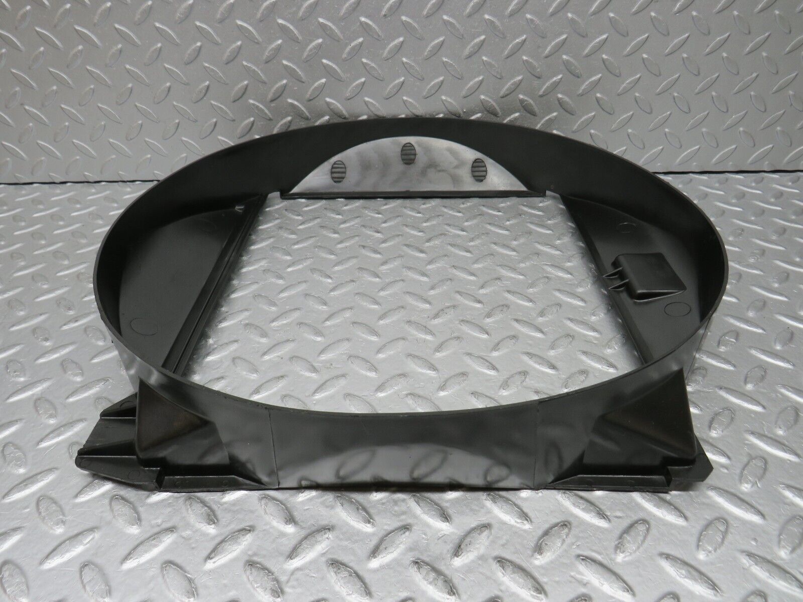 36653 Mercedes-Benz W201 190E 2.0L Engine Fan Shroud 2015050755