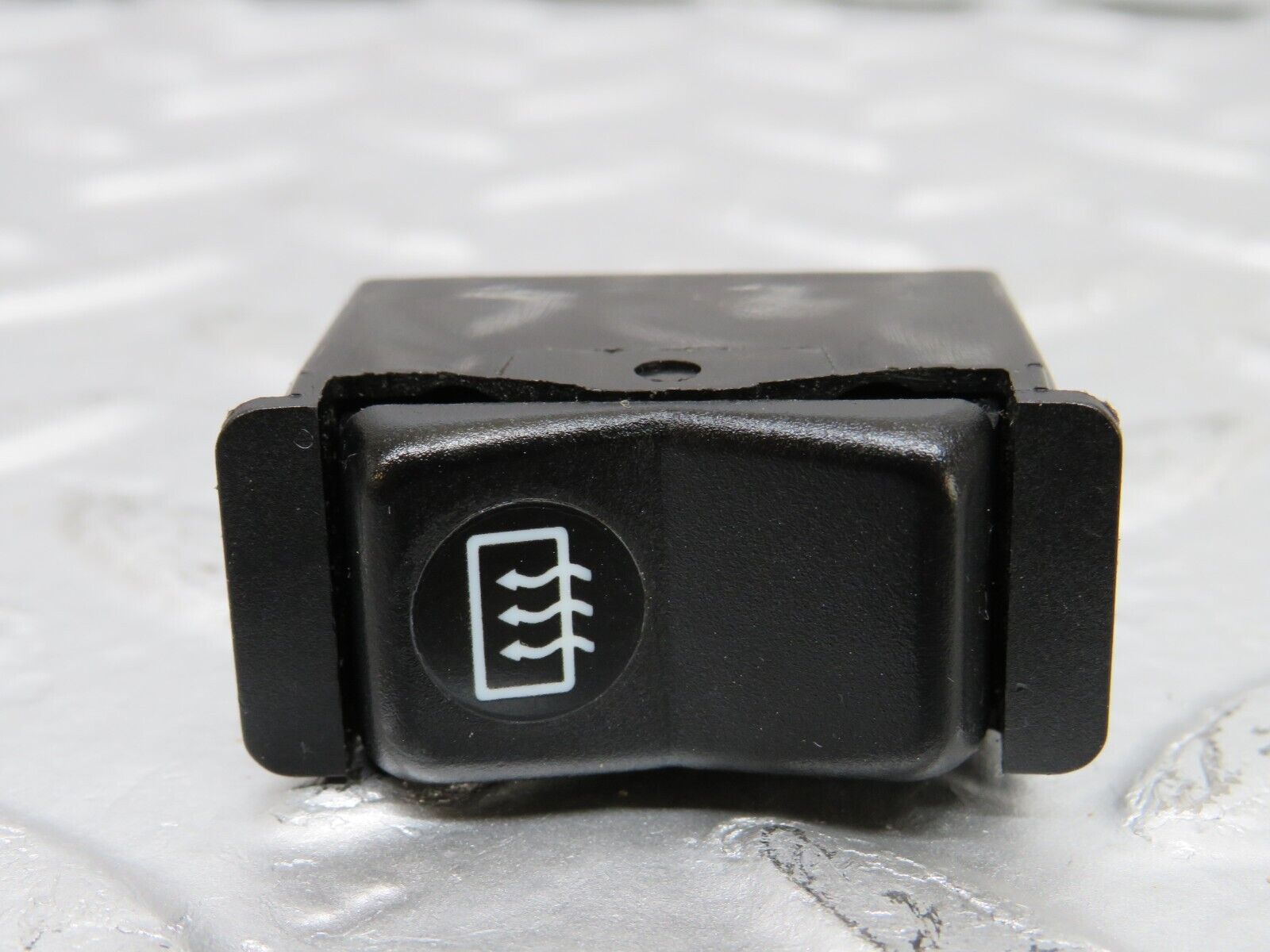 25519 Mercedes-Benz W123 200 Rear Window Defroster Switch 0008206110