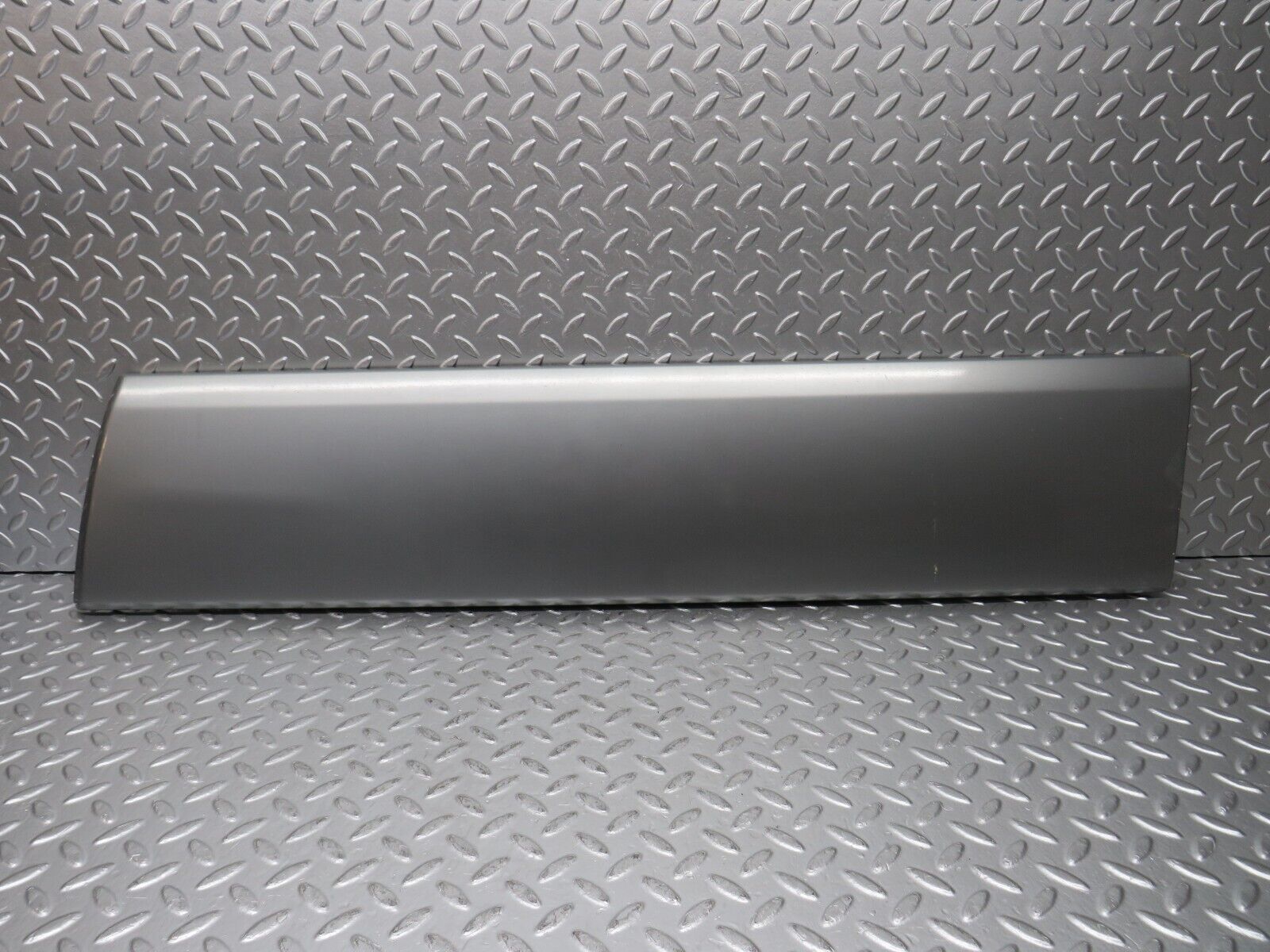 31593 Mercedes-Benz W201 190LE 1.8L Front Right Door Moulding Trim 2016905640