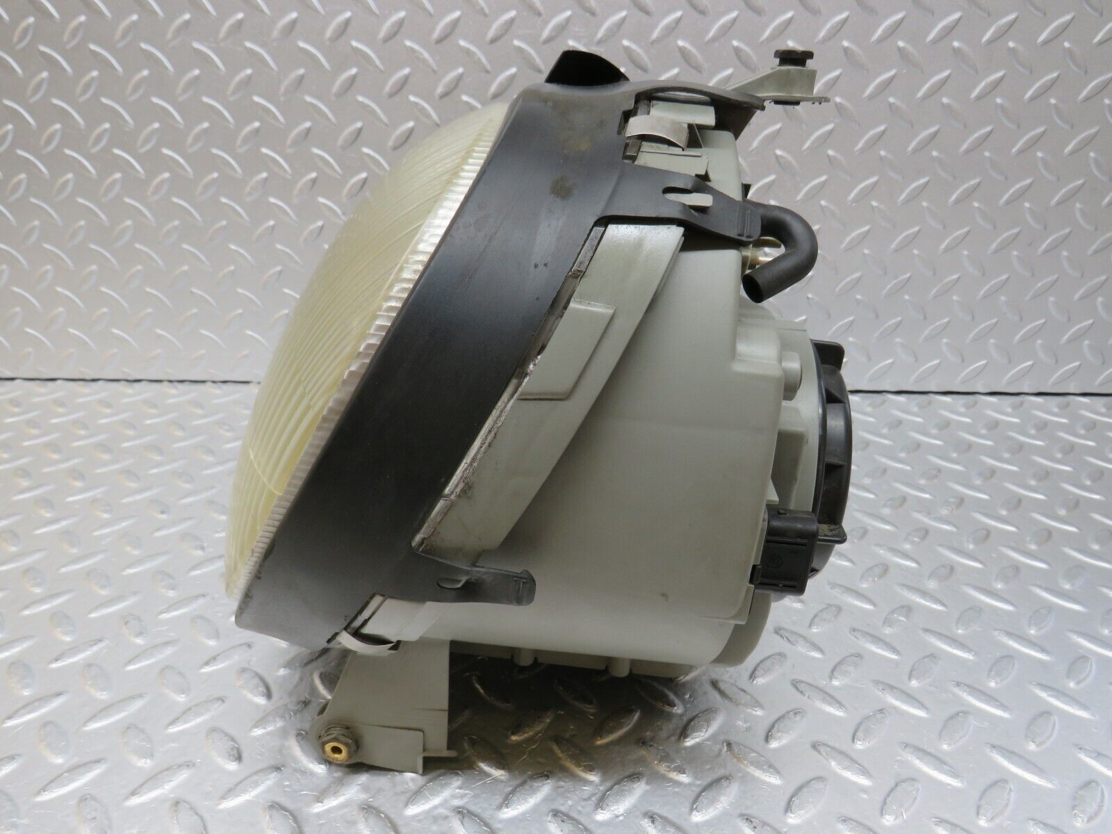 34849 Mercedes-Benz W210 320E Headlight Hella Left Side 15060700 2088000175