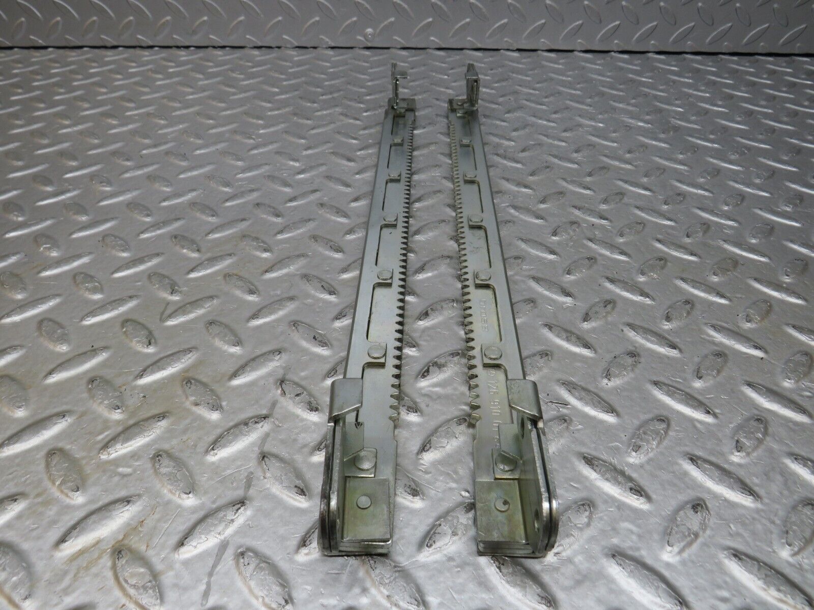 37084 Mercedes-Benz C126 420SEC Coupe Electric Seat Rail Pair 1269100184