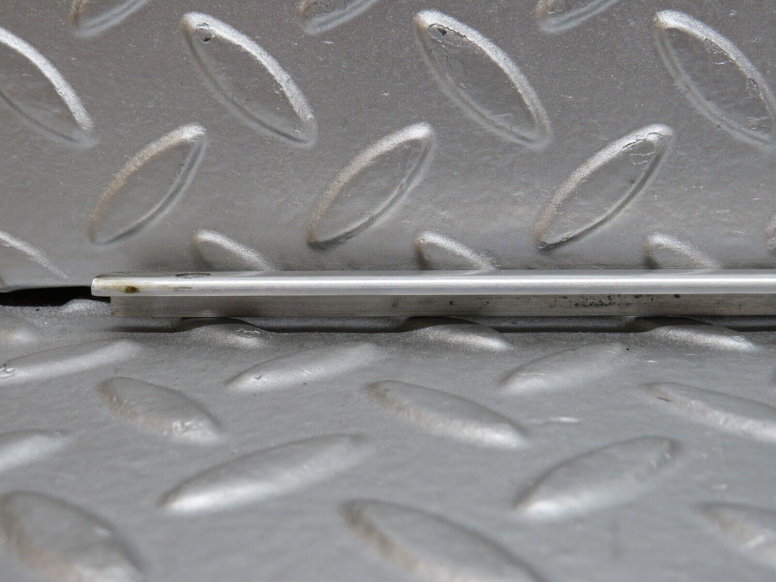 32573 Mercedes-Benz S124 300TE Wagon Sunroof Chrome Trim