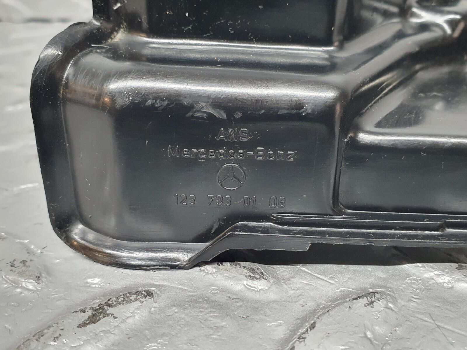 41106 Mercedes-Benz W126 300SE Rear Left Door Lock Mechanism 1237330108