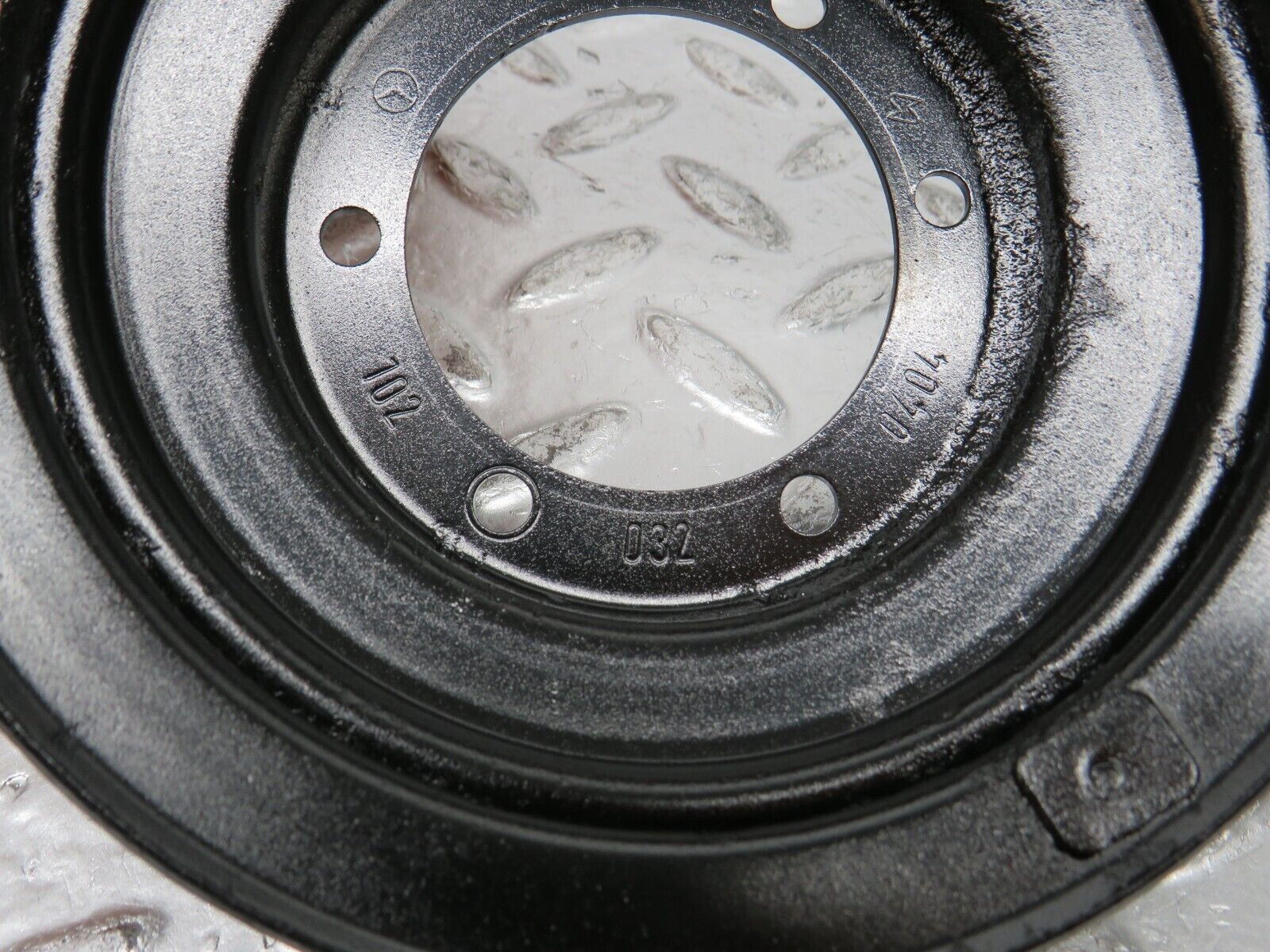 30858 Mercedes-Benz W201 190E 2.0L Crankshaft Pulley 1020320404