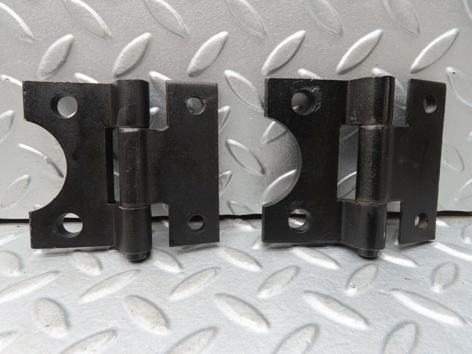 17829 Mercedes-Benz W116 450SEL Door Hinges Front Right