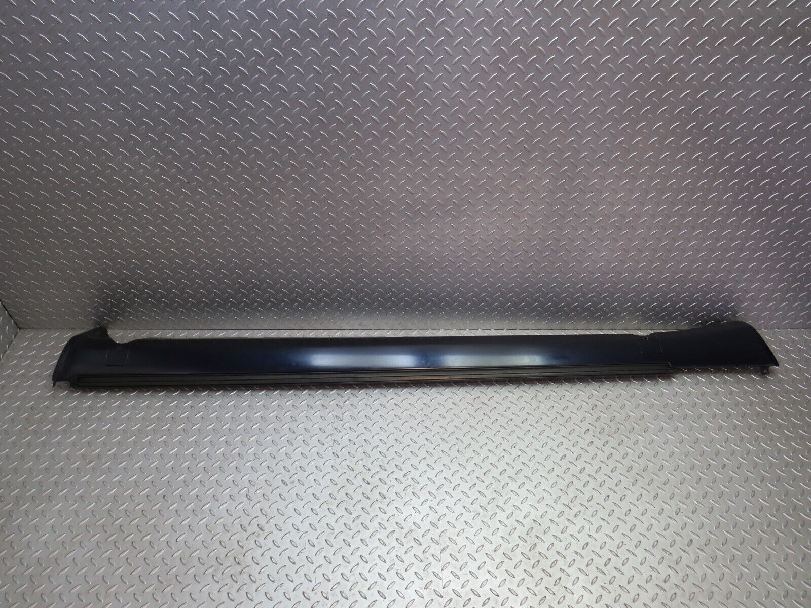 25702 Mercedes-Benz W124 280E Side Skirt Left Side 1246902340