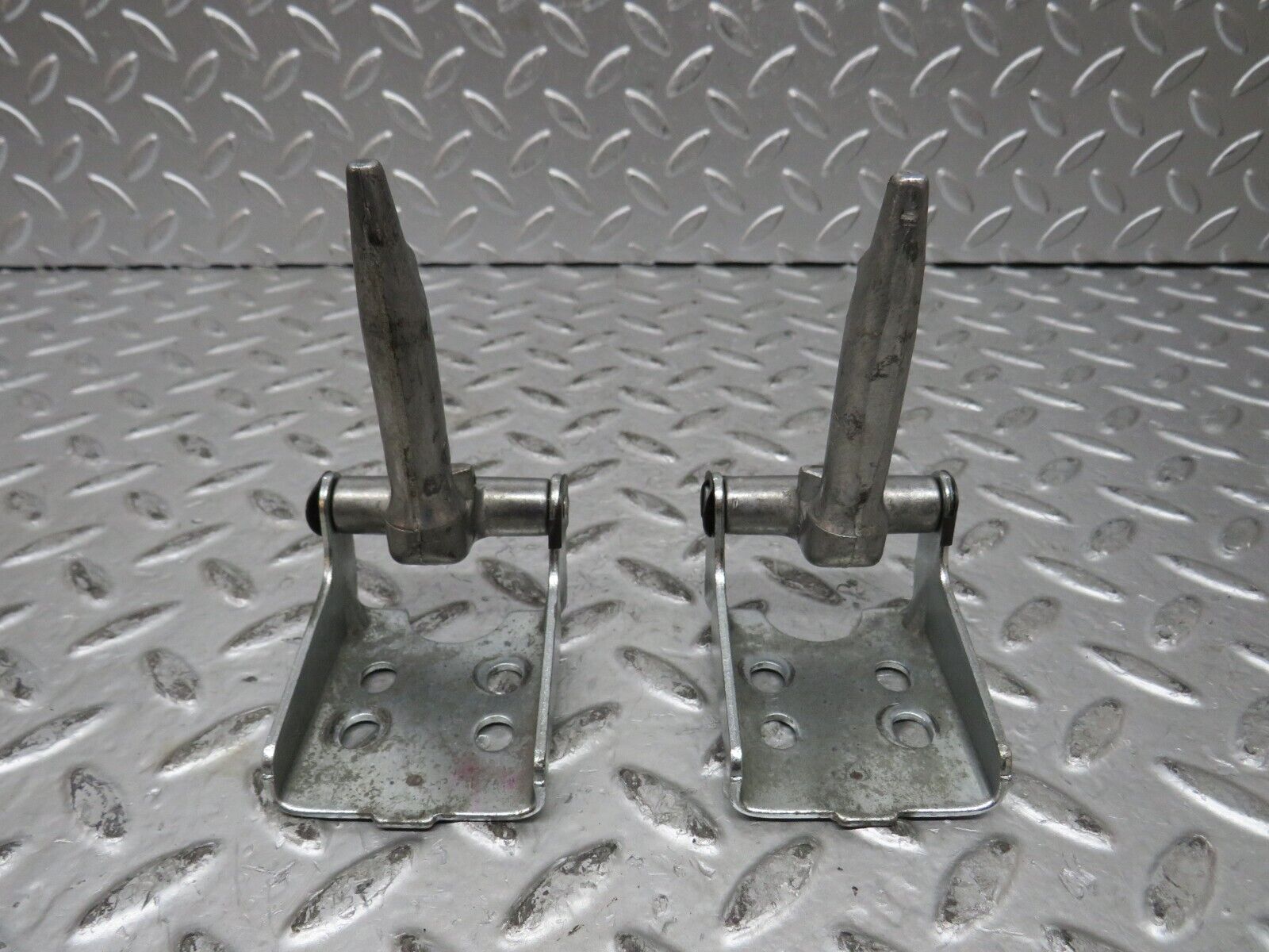 27832 Mercedes-Benz S124 300TE Wagon Rear Seat Hinge Pair With Cover 124922013