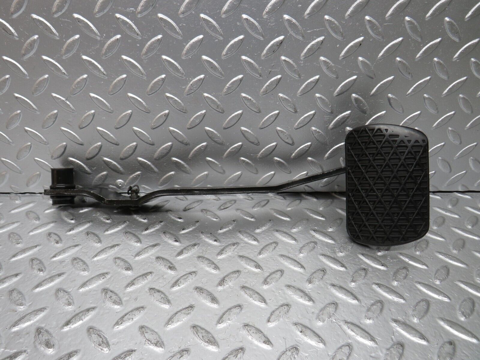 29808 Mercedes-Benz W123 230E Brake Pedal With Rubber 1232910082