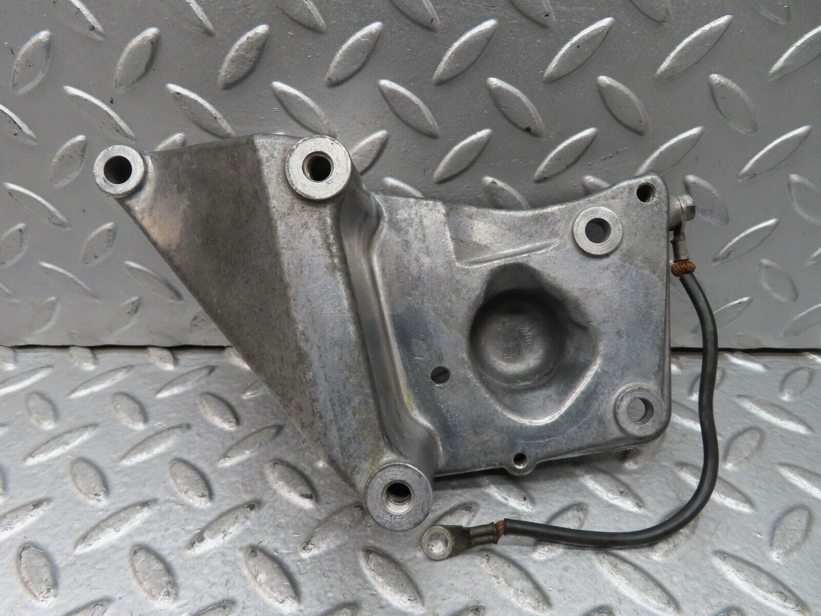 19538 Mercedes-Benz C140 CL420 Coupe Power Steering Pump Bracket 1192363030