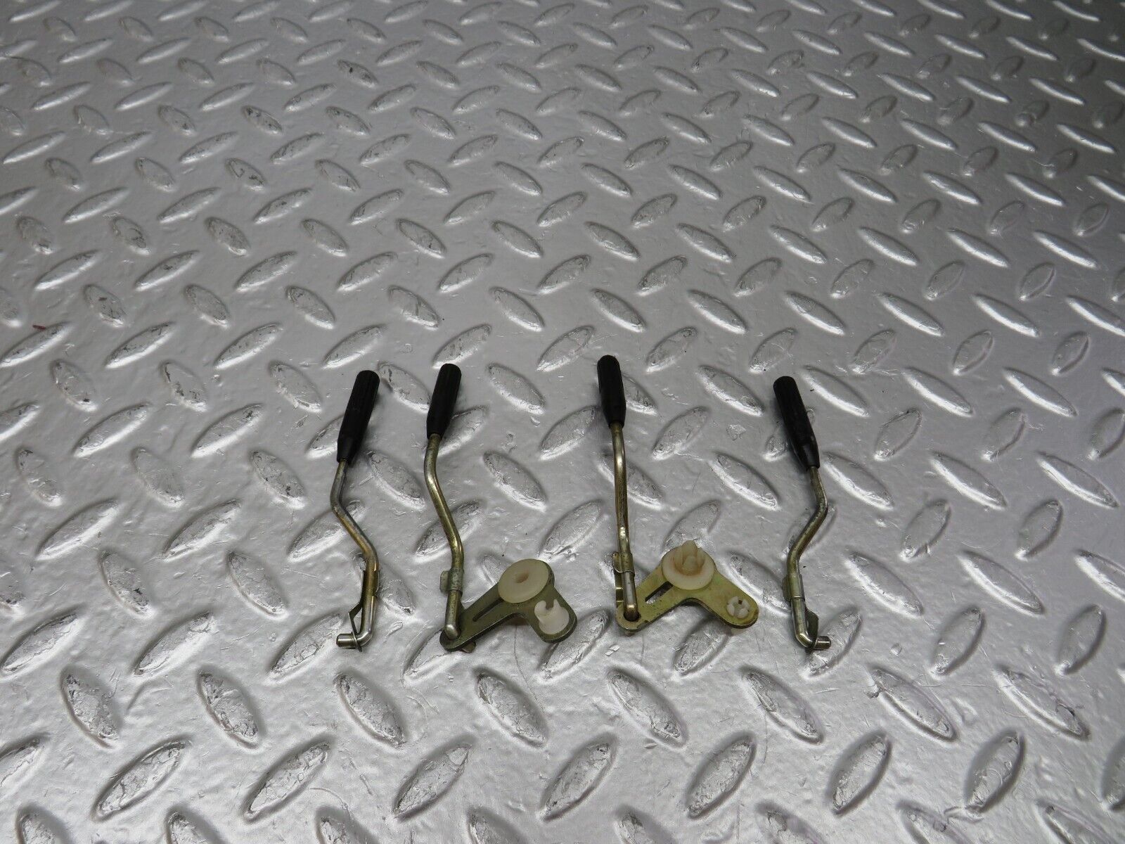 25557 Mercedes-Benz W123 200 Door Lock Knob Set