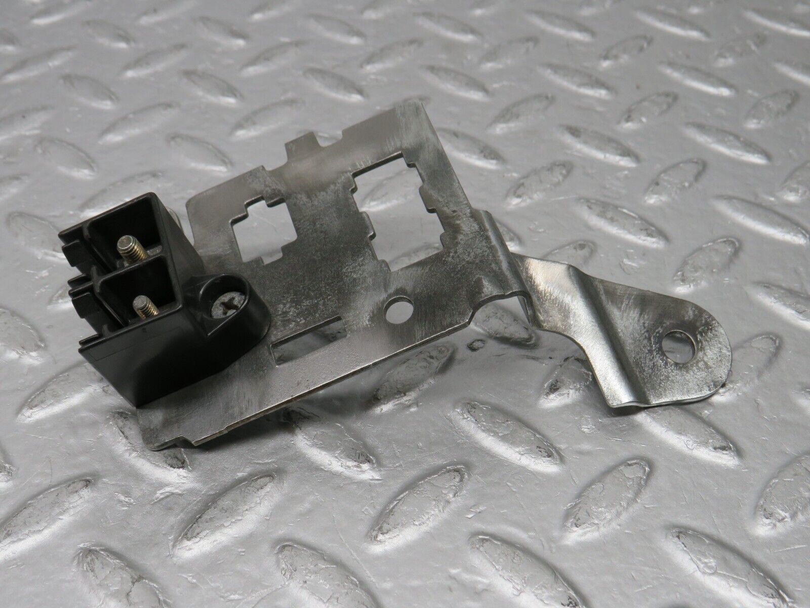 38137 Mercedes-Benz A124 320E Cabriolet Relay Holder Bracket