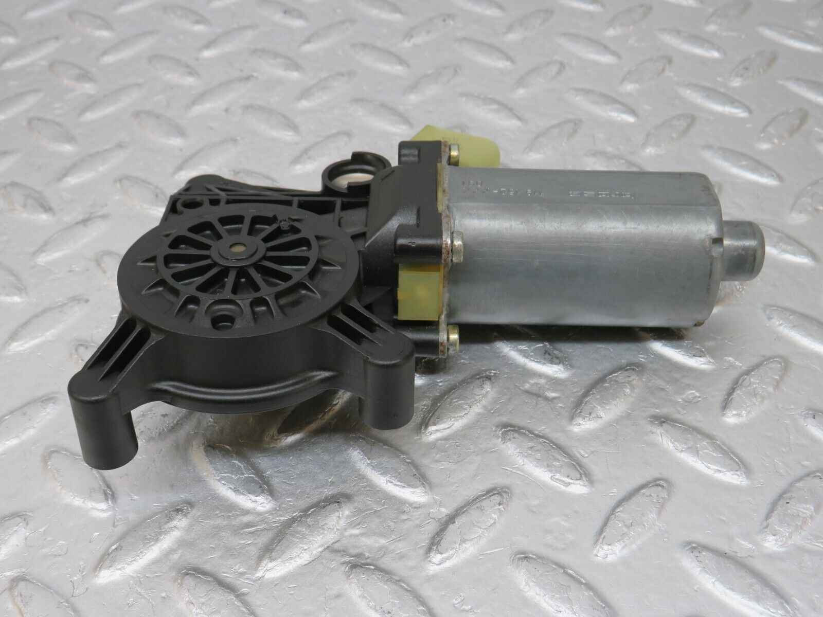 34702 Mercedes-Benz W210 320E Front Left Window Regulator Motor 0130821708